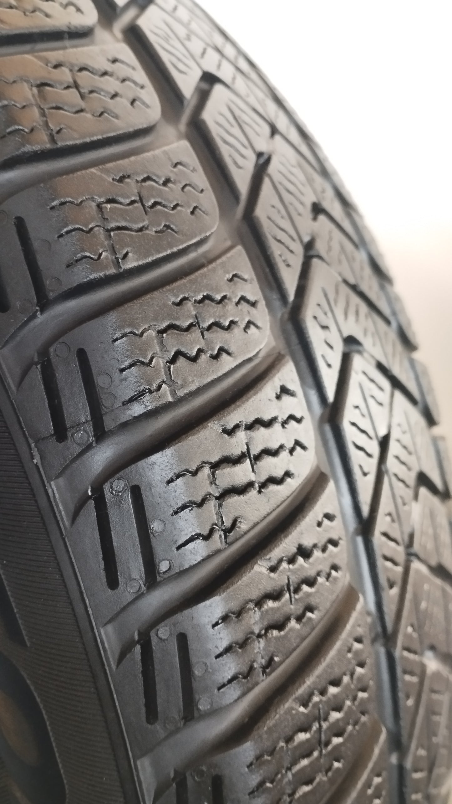 Pneumatico pirelli 215/55 r18 sottozero 3 art. X779
