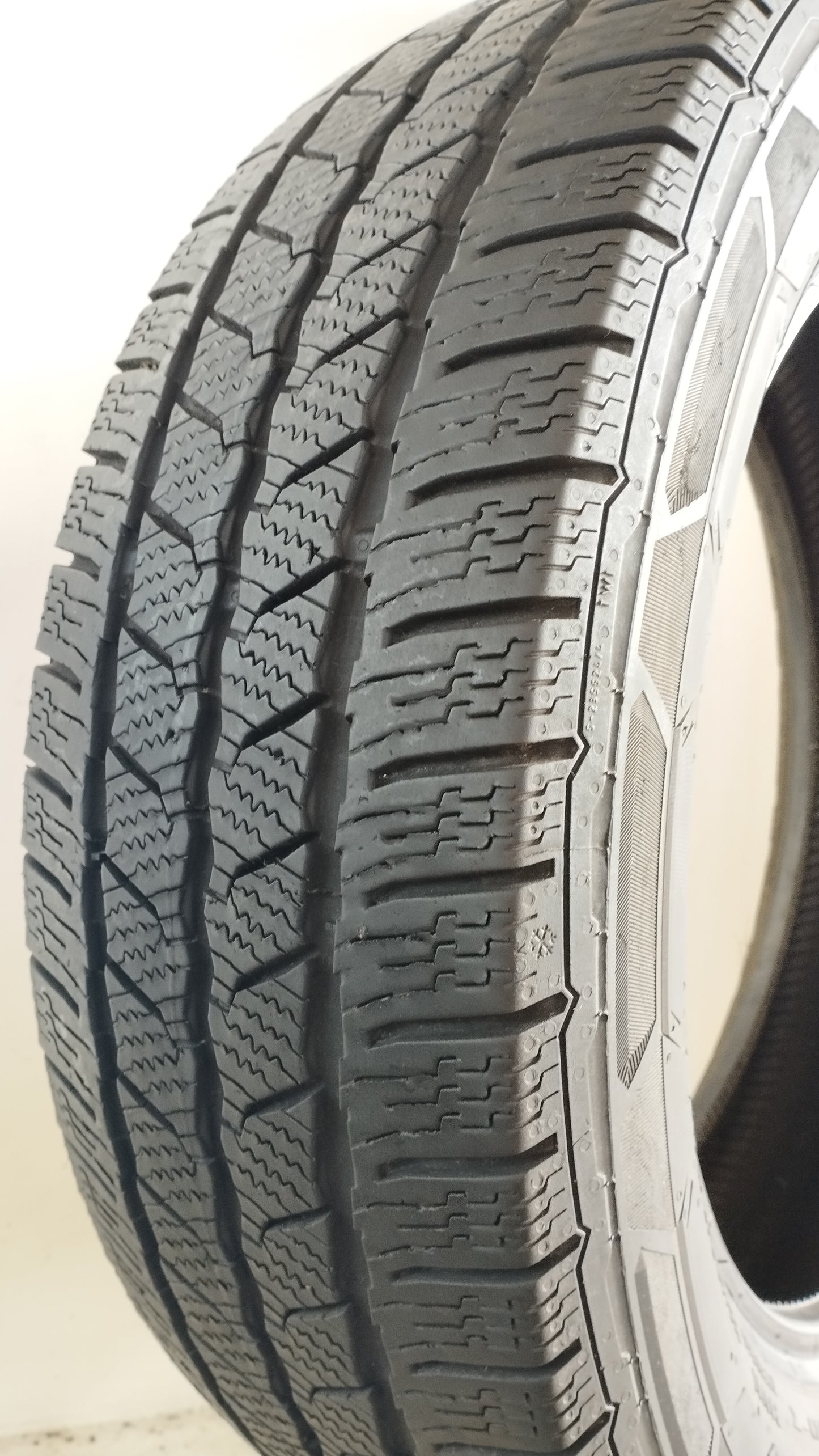 Continental 215/60 r17 vancontact winter art. G10