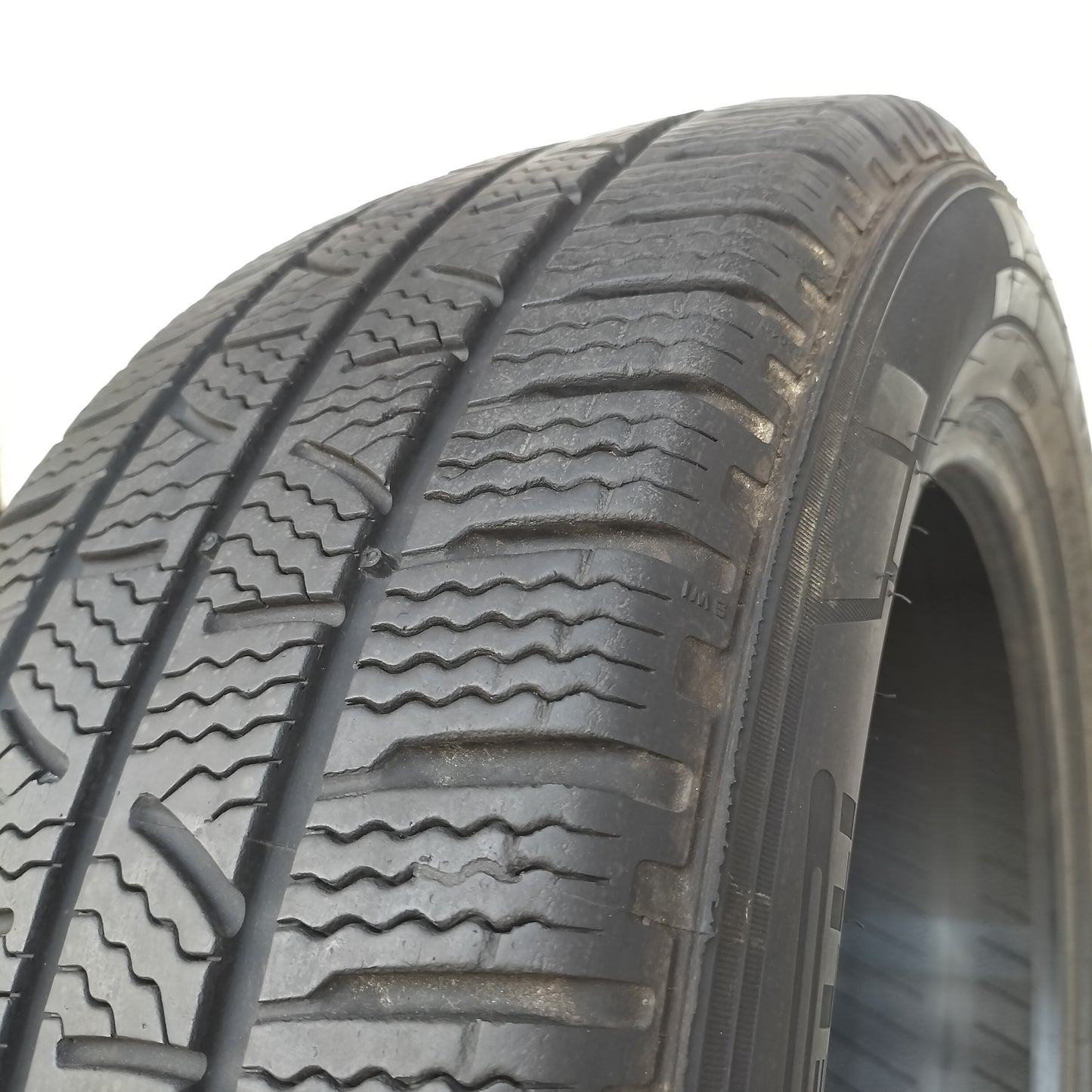 Pirelli 215/60 r17 winter carrier art. G159
