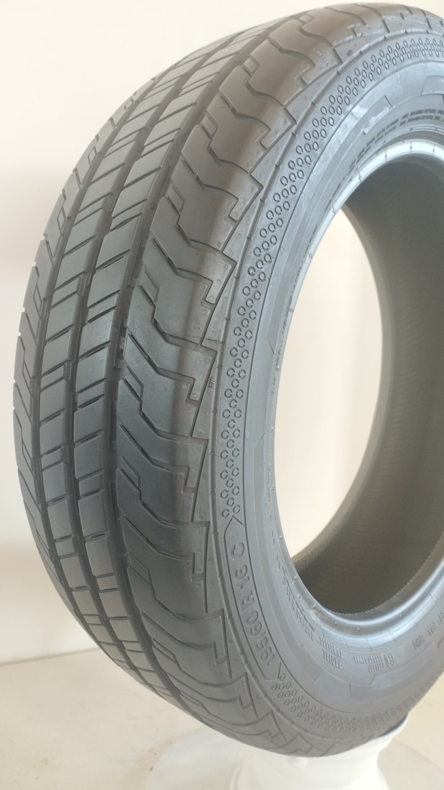 continental 195/60 r16 c. contivancontact 100 Art. G199