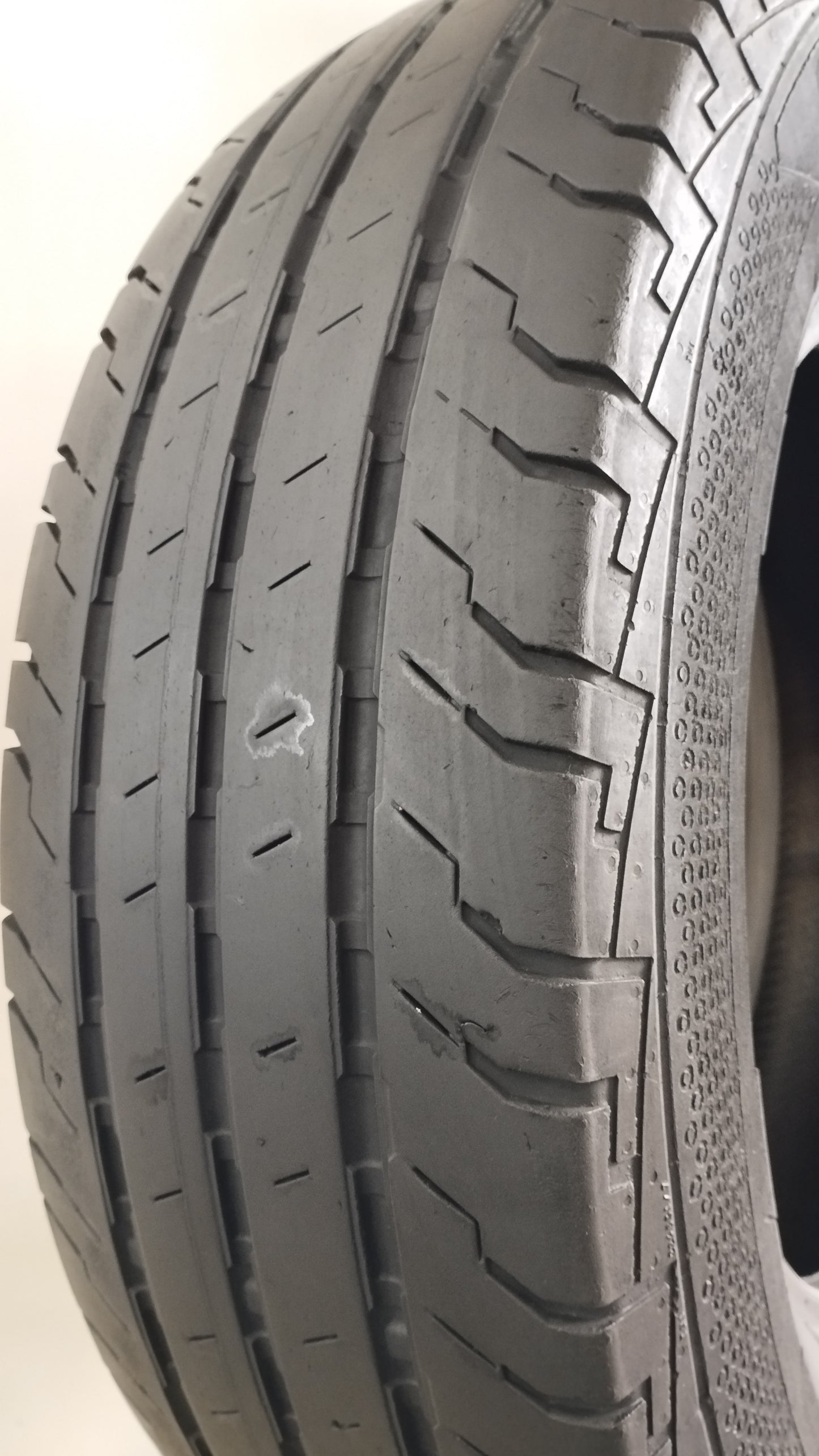 continental 215/75 R16 C. contivancontact 100 Art. G240