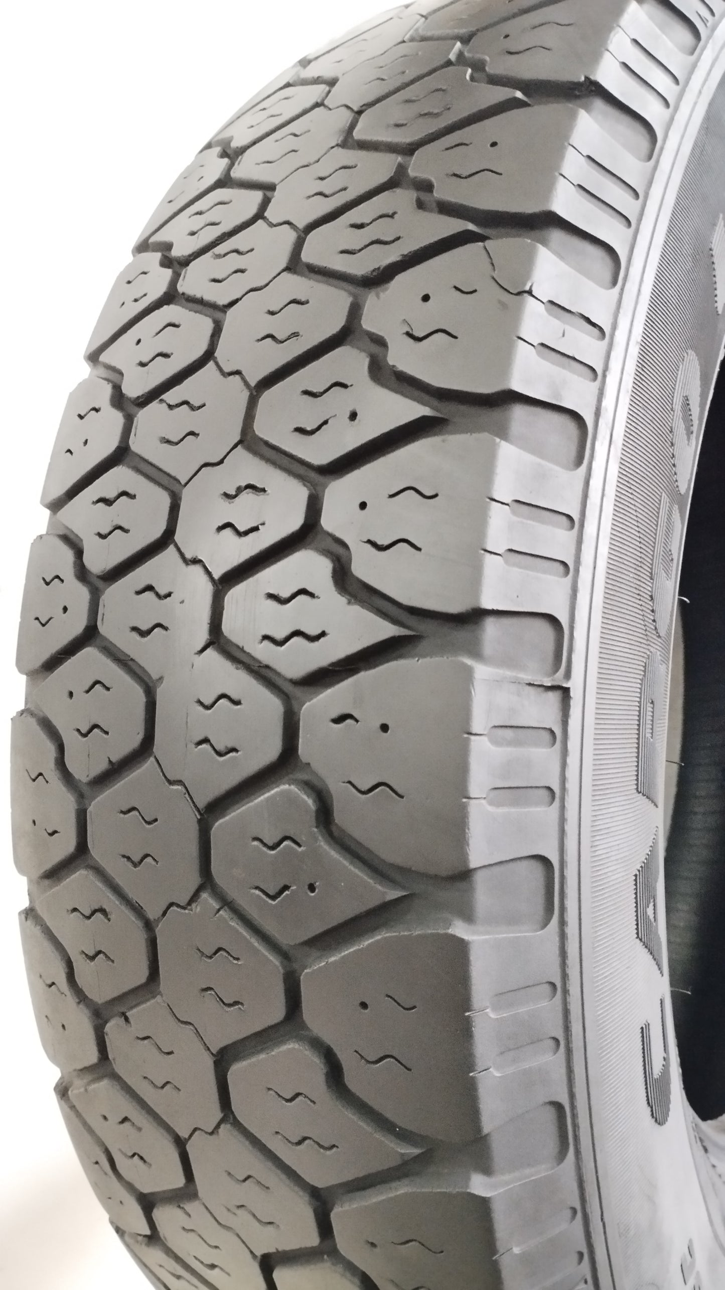 Goodyear 225/75 r16 c cargo ultragrip g124 art. G252