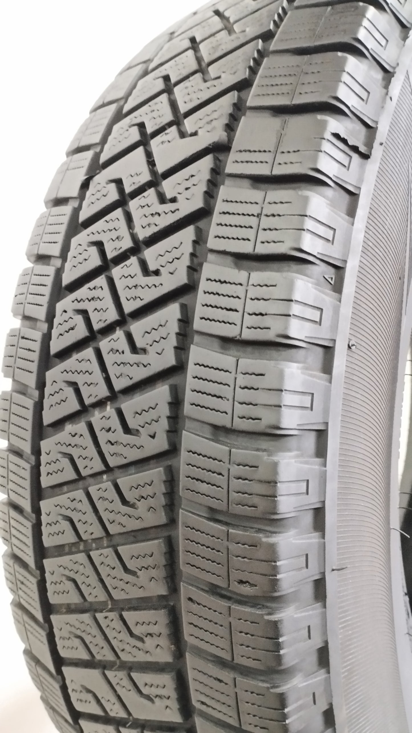Lassa 225/75 r16 c. Wintus 2 art. G255