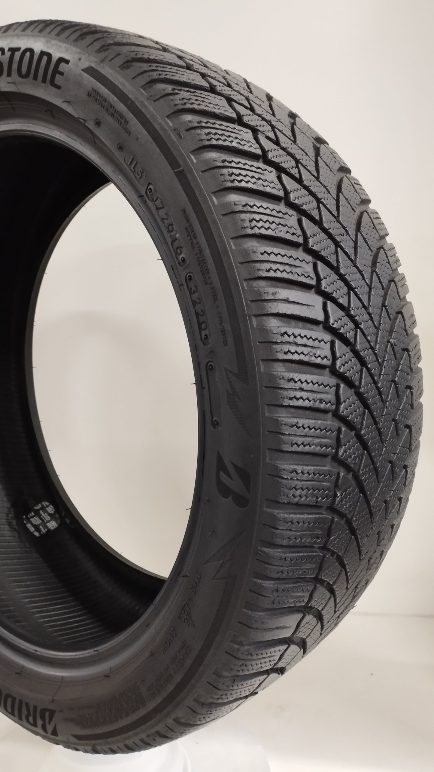 Bridgestone 225/45 r18 lm005 blizzak art. X231