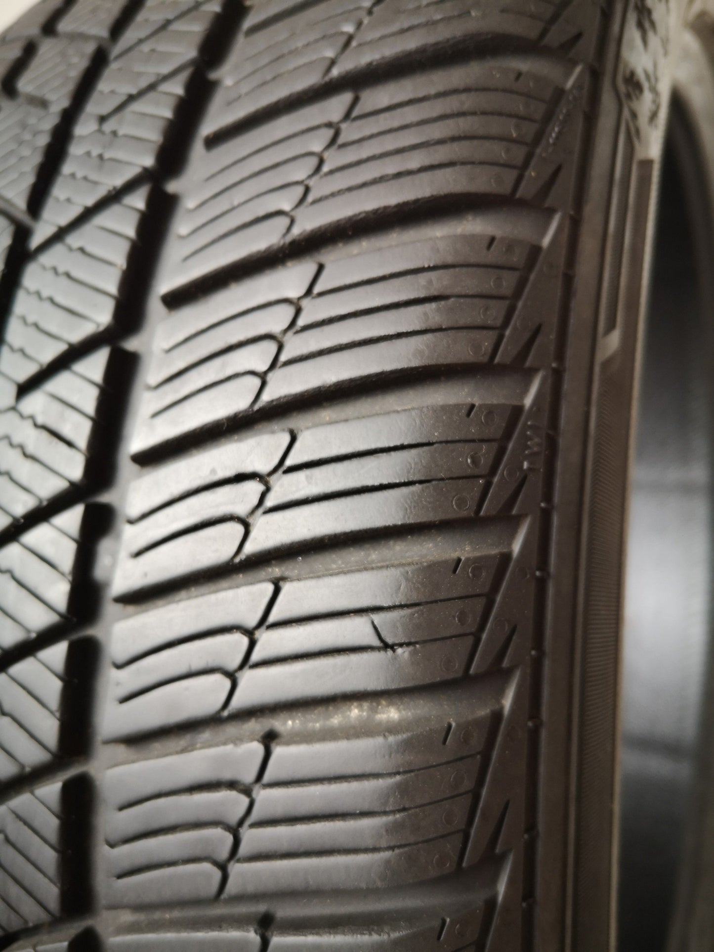 Barum 245/45 r19 polaris 5 art. X135