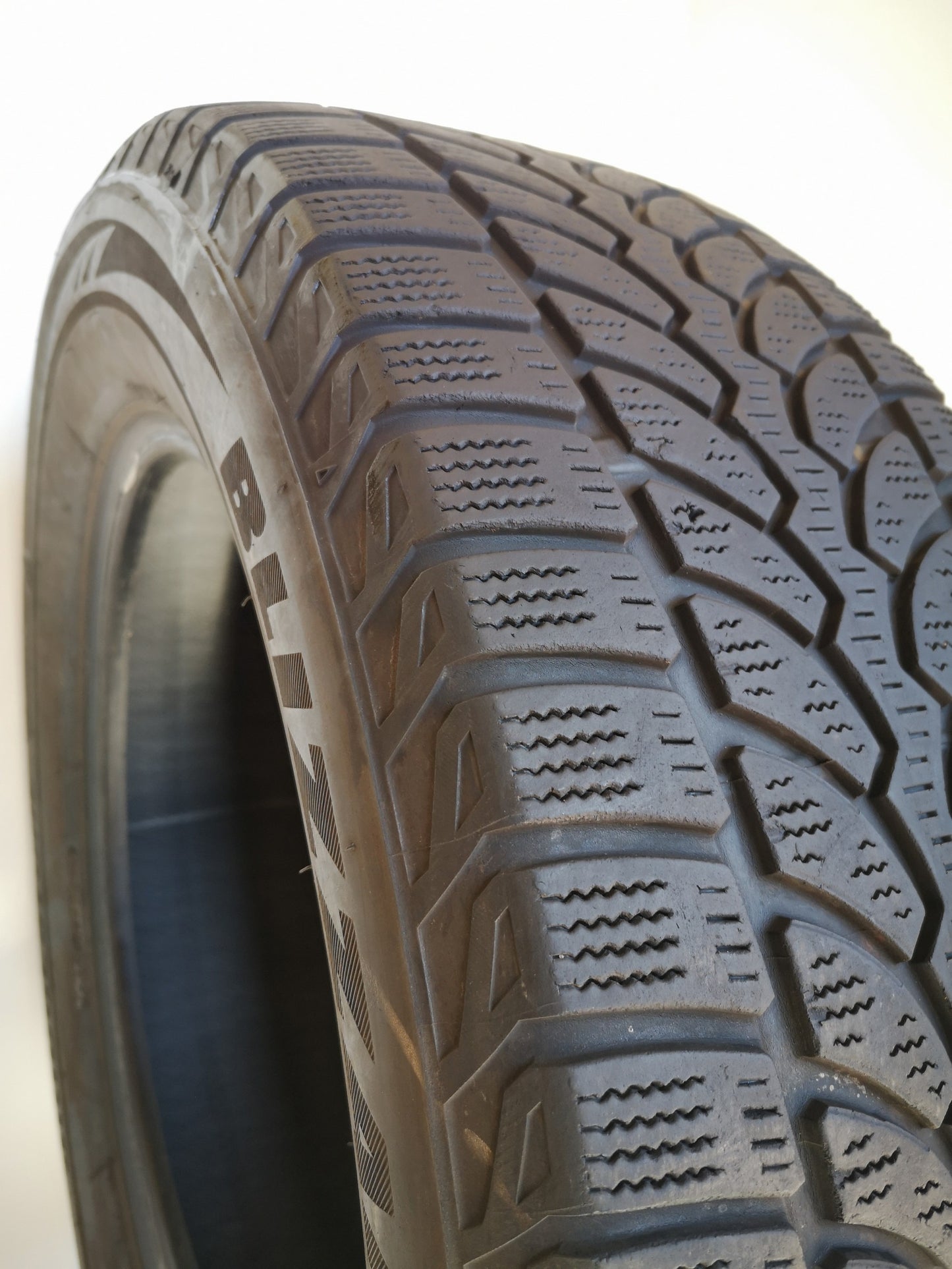Bridgestone 225/60 r17 blizzak lm80 art. X100