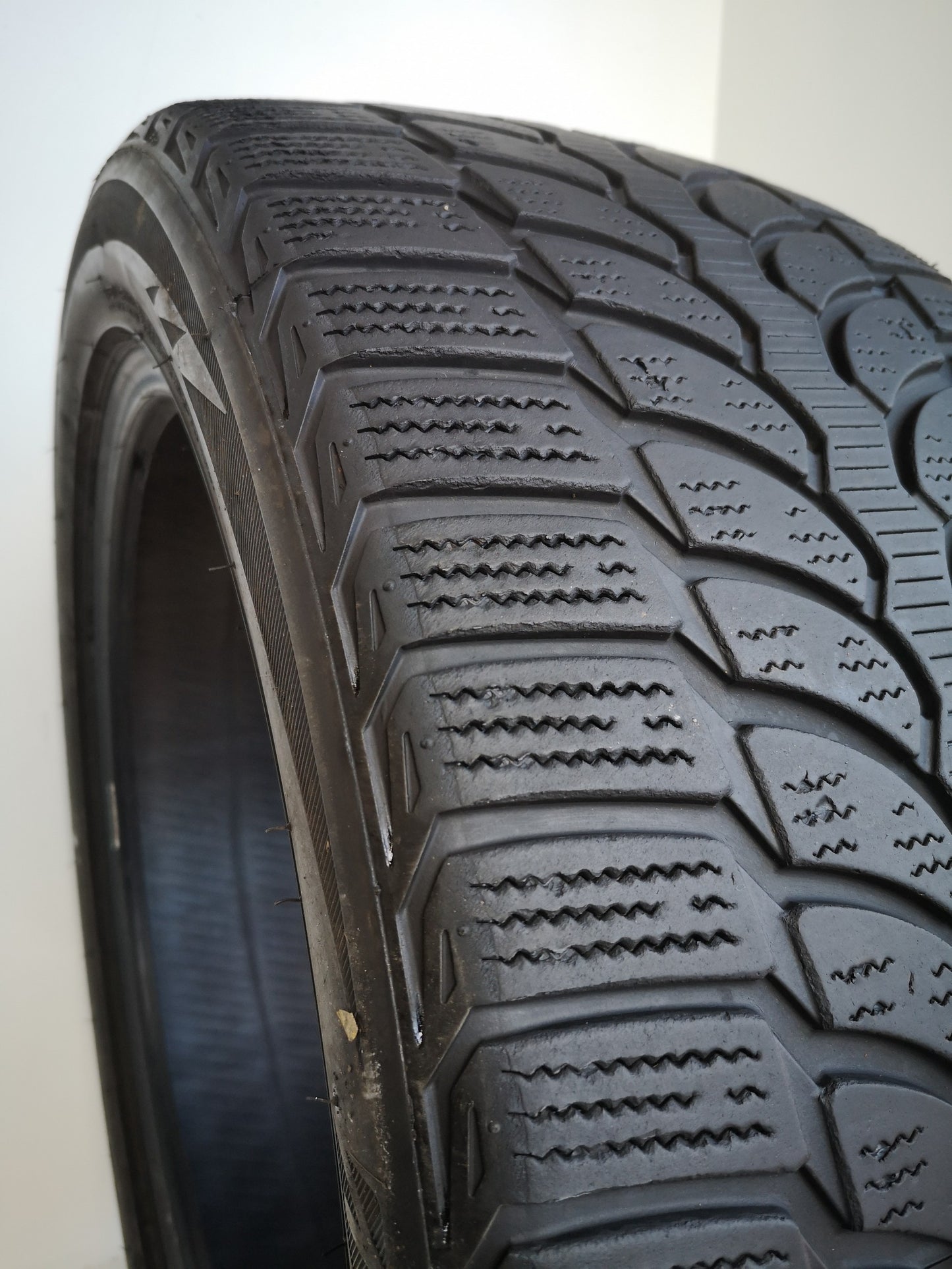 Bridgestone 255/45 r18 blizzak lm32 art. X70