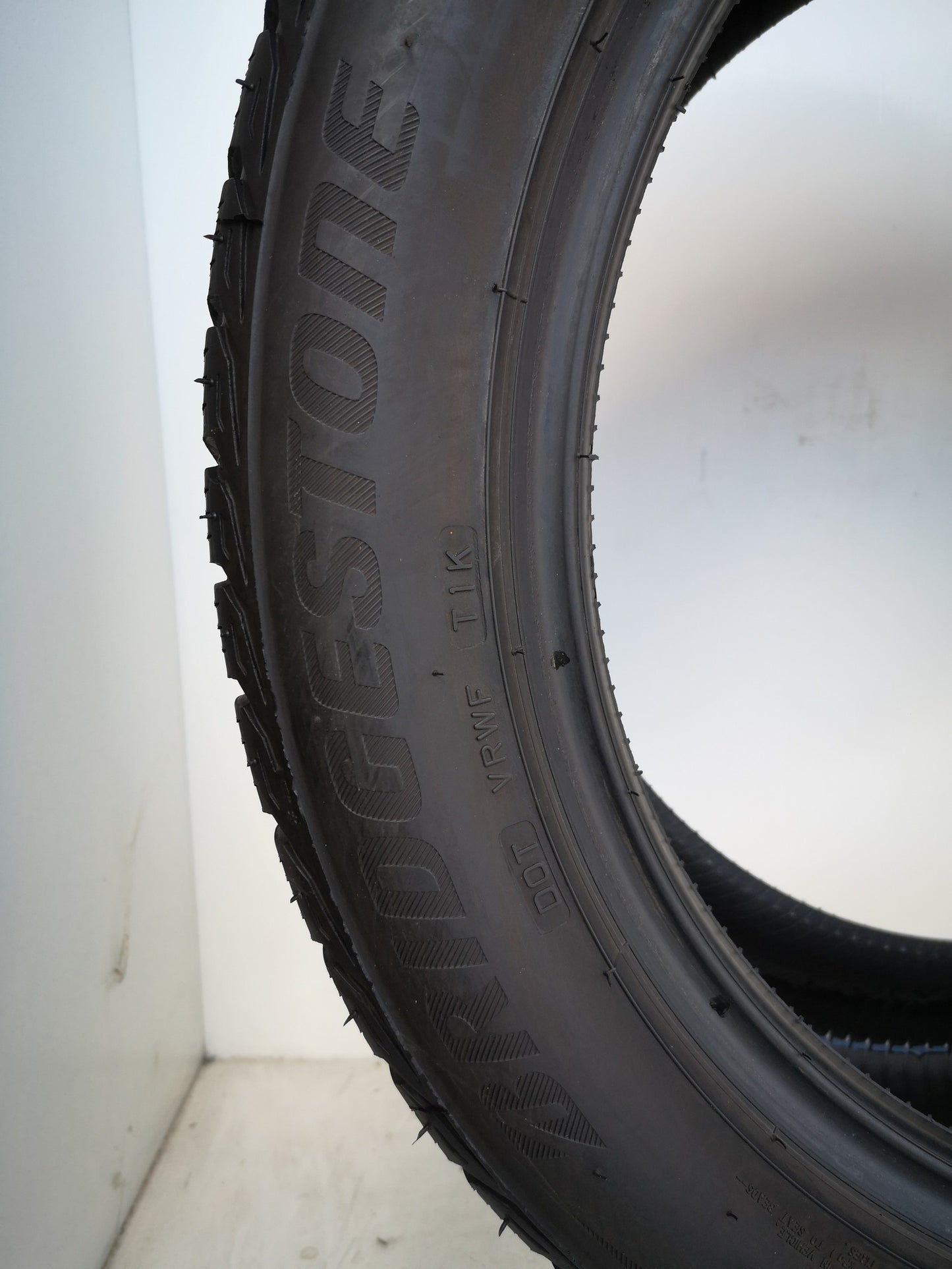 Bridgestone 255/45 r18 blizzak lm32 art. X70