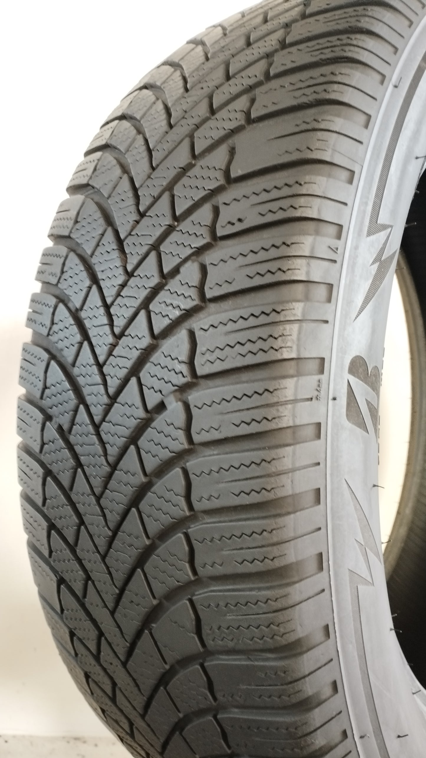 Bridgestone 225/60 r18 lm005 blizzak art. X98