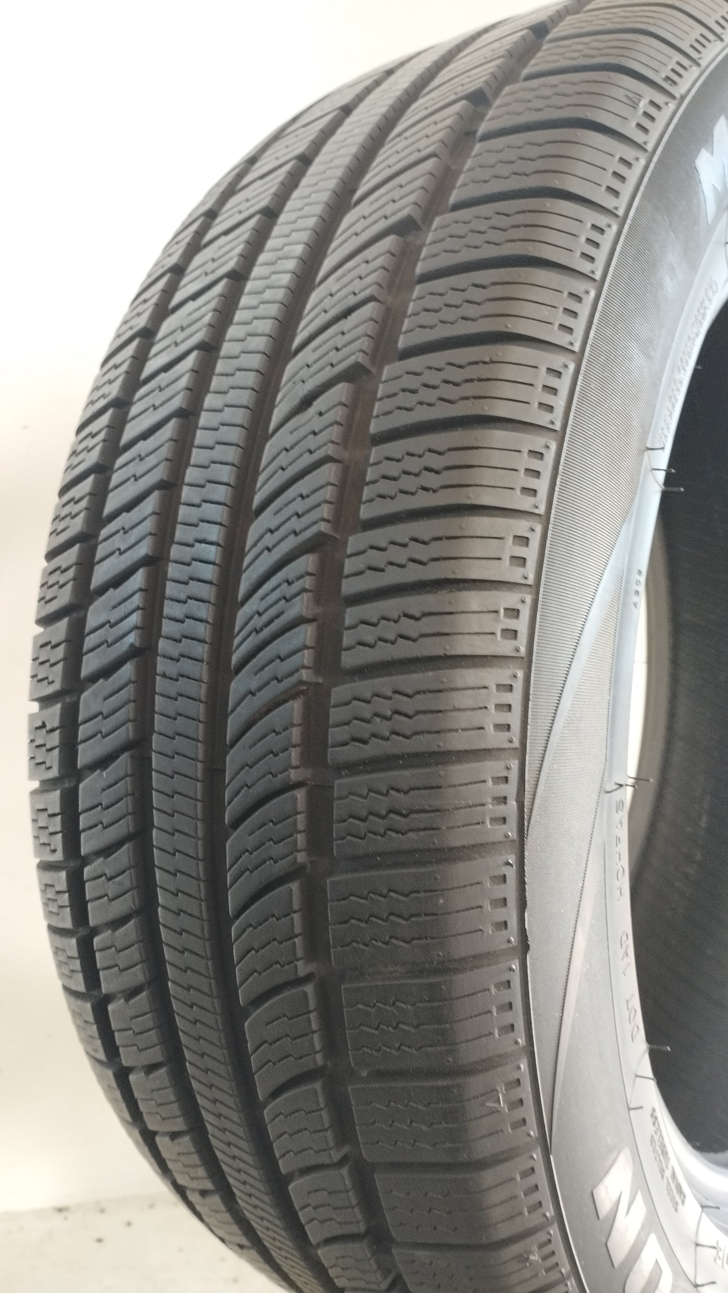 Mirage 225/55 r17 mr 762 as art. Y112