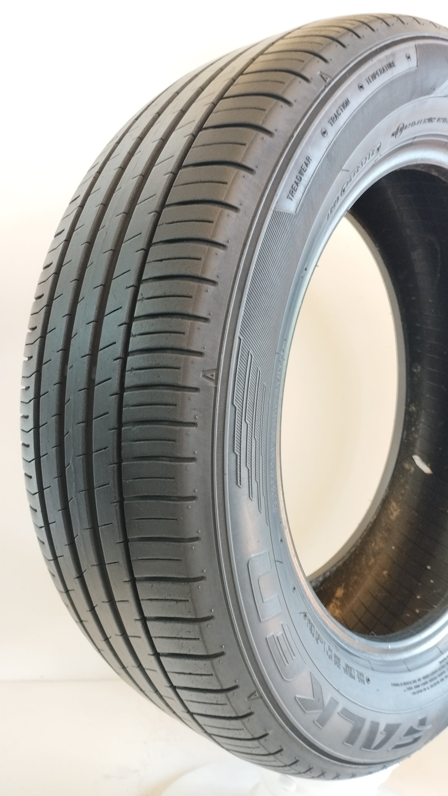 Falken 225/60 r18 zien ze 310 ecorun rif. Y195