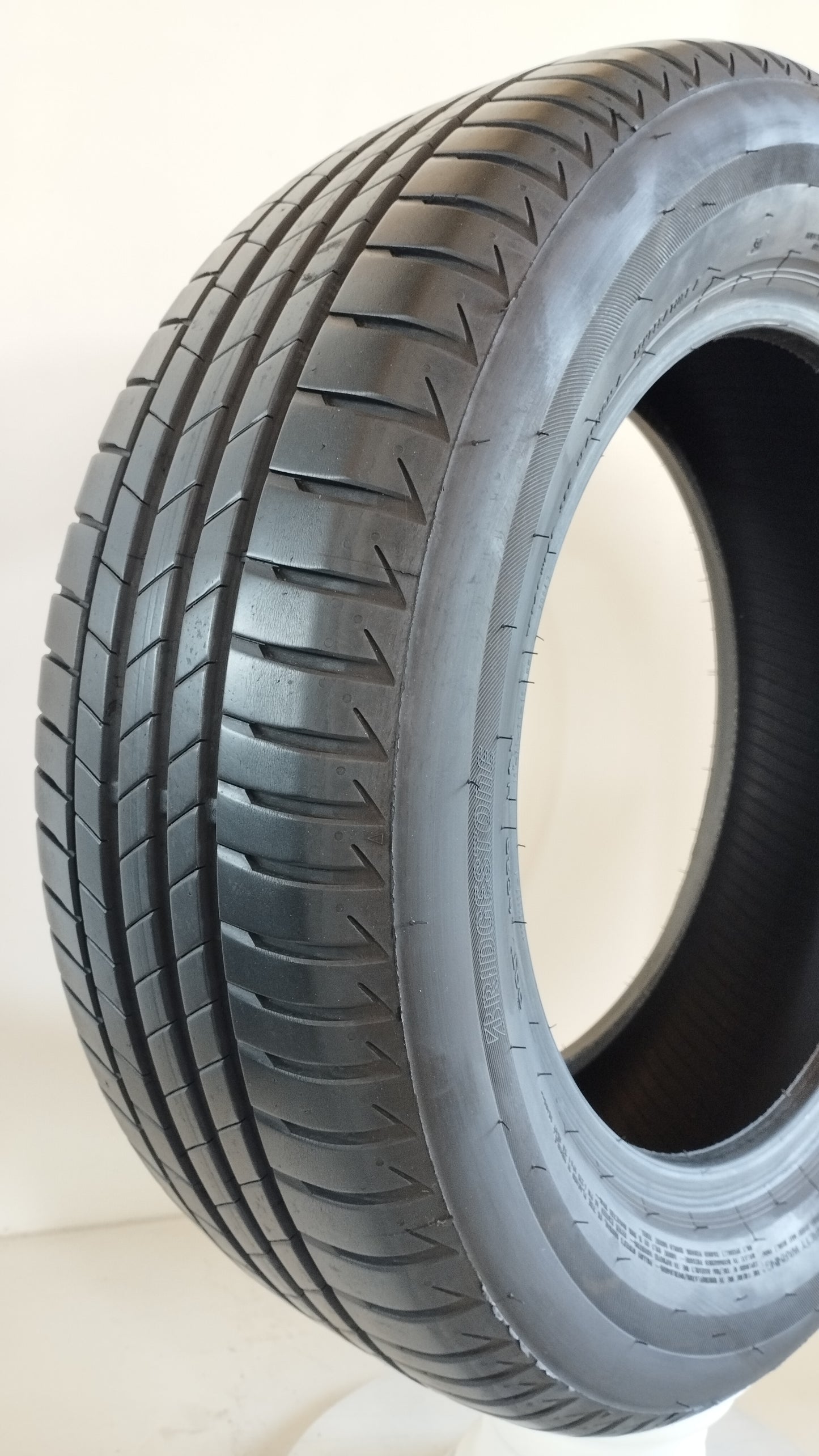 Bridgestone 205/60 r16 turanza t005 art. Y209