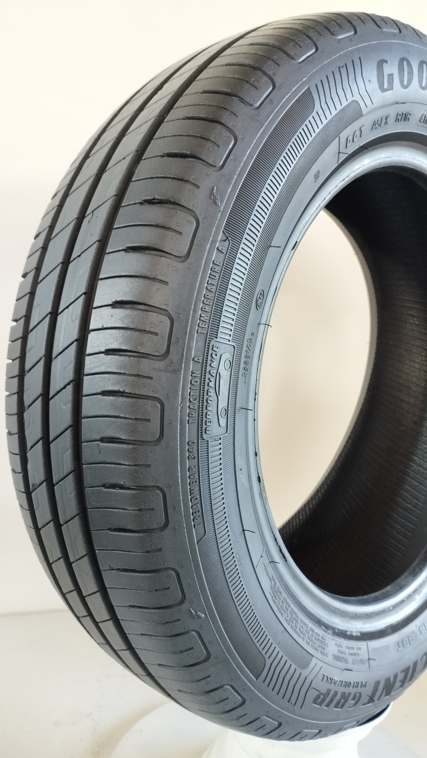 Goodyear 175/65 r14 efficient grip performance art. Y227