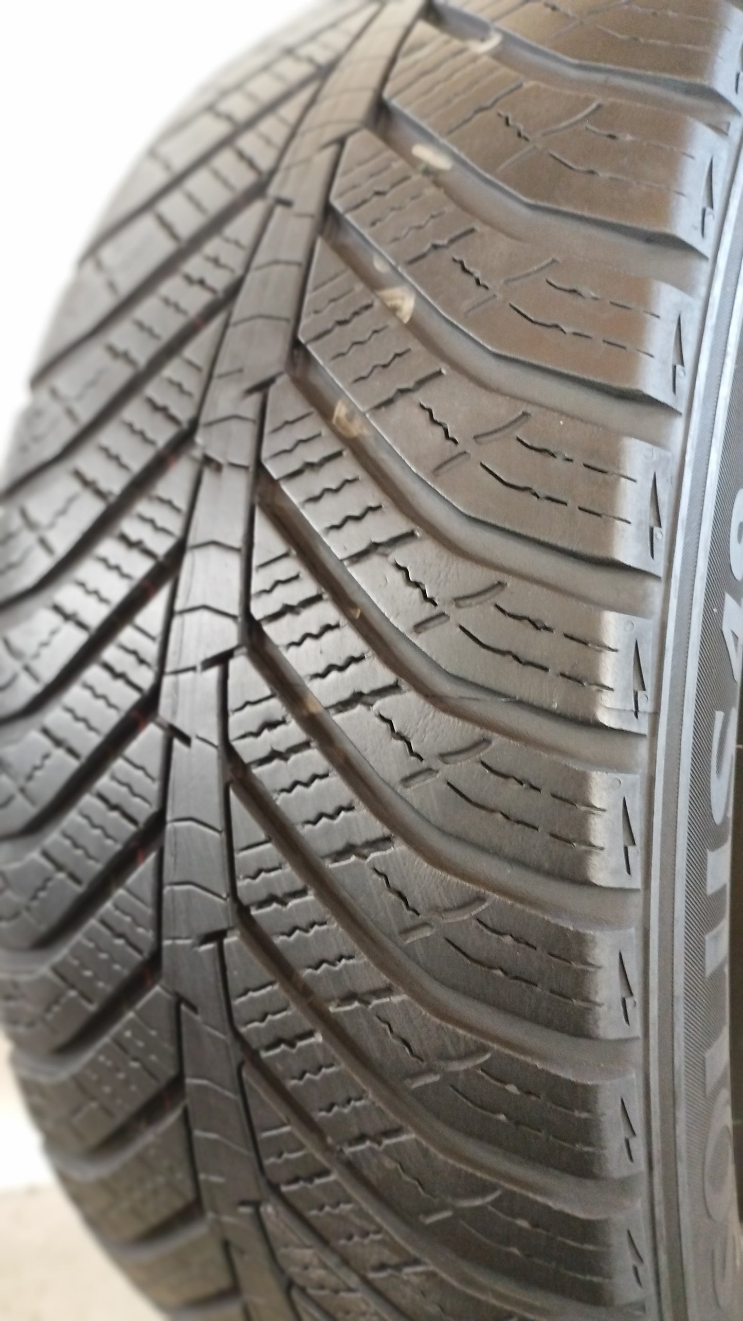 Kumho 235/50 r18 4s ha 31 solus art. Y921