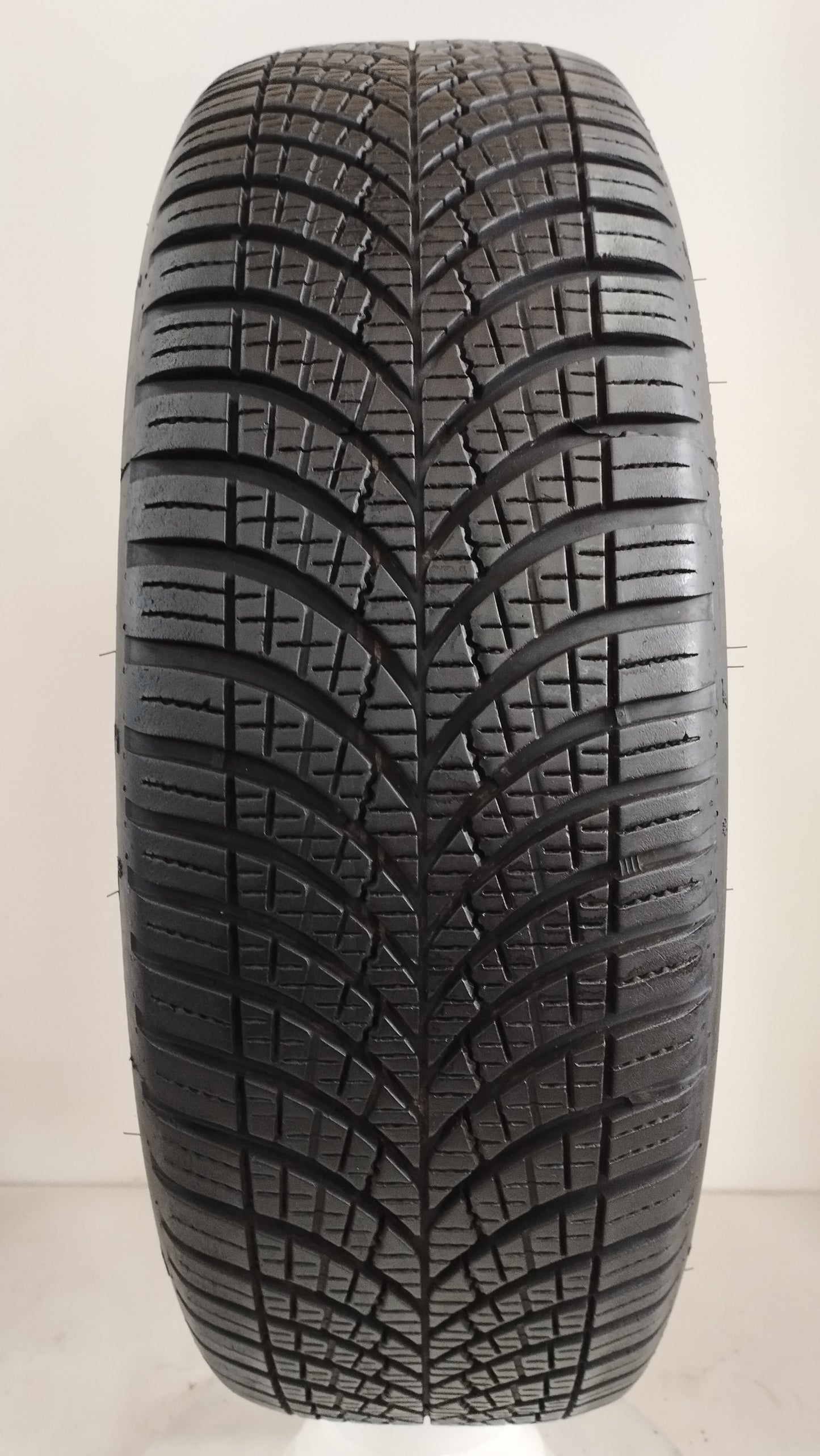 goodyear 195/60 r18 vector 4 season Art. Y9