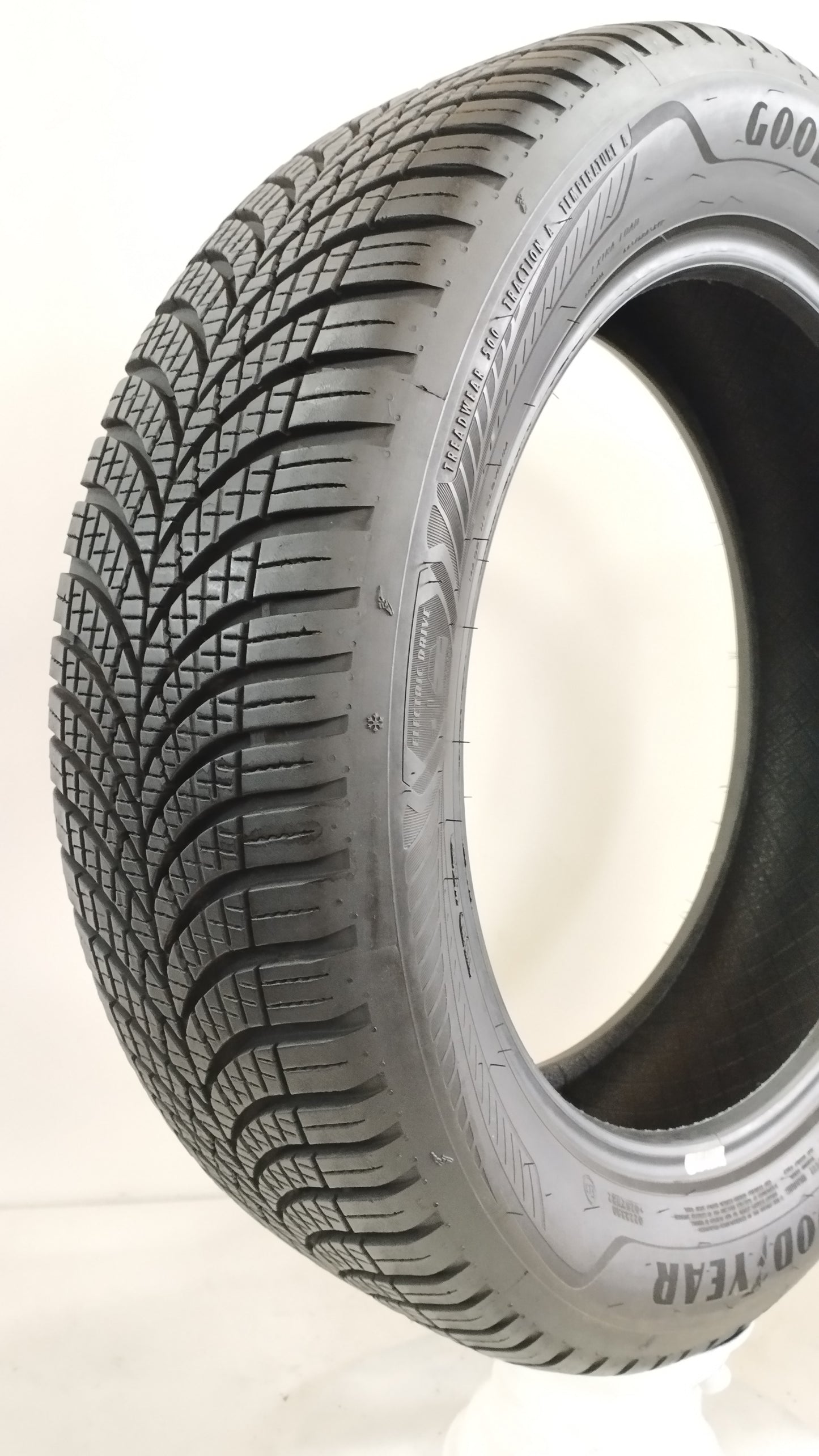 goodyear 195/60 r18 vector 4 season Art. Y9
