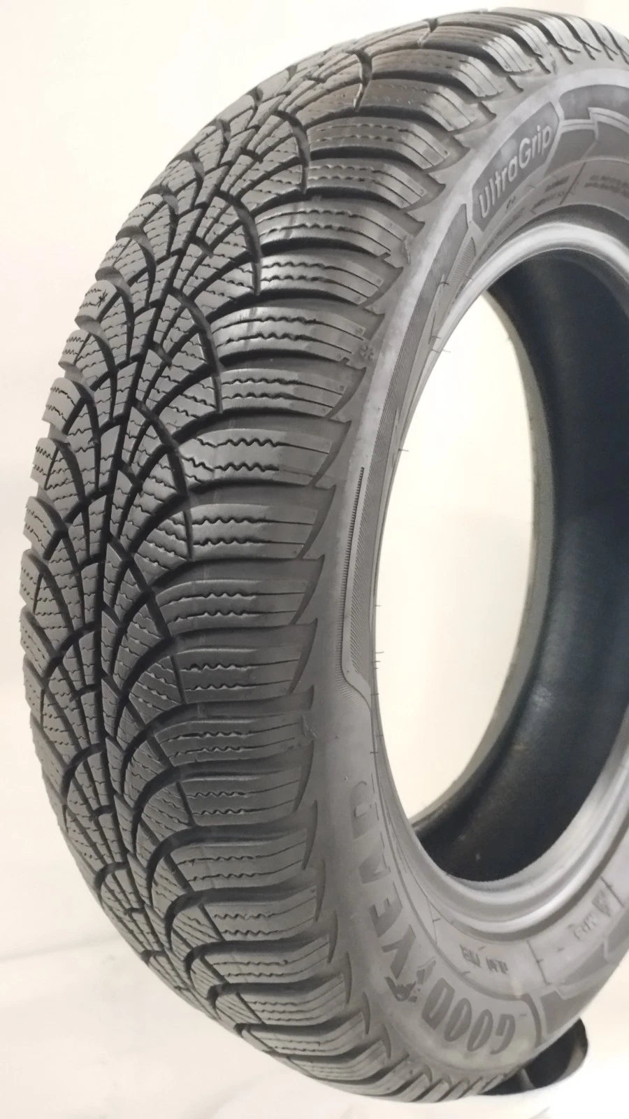 Goodyear 185/65 r15 ultragrip 9+ art. X235