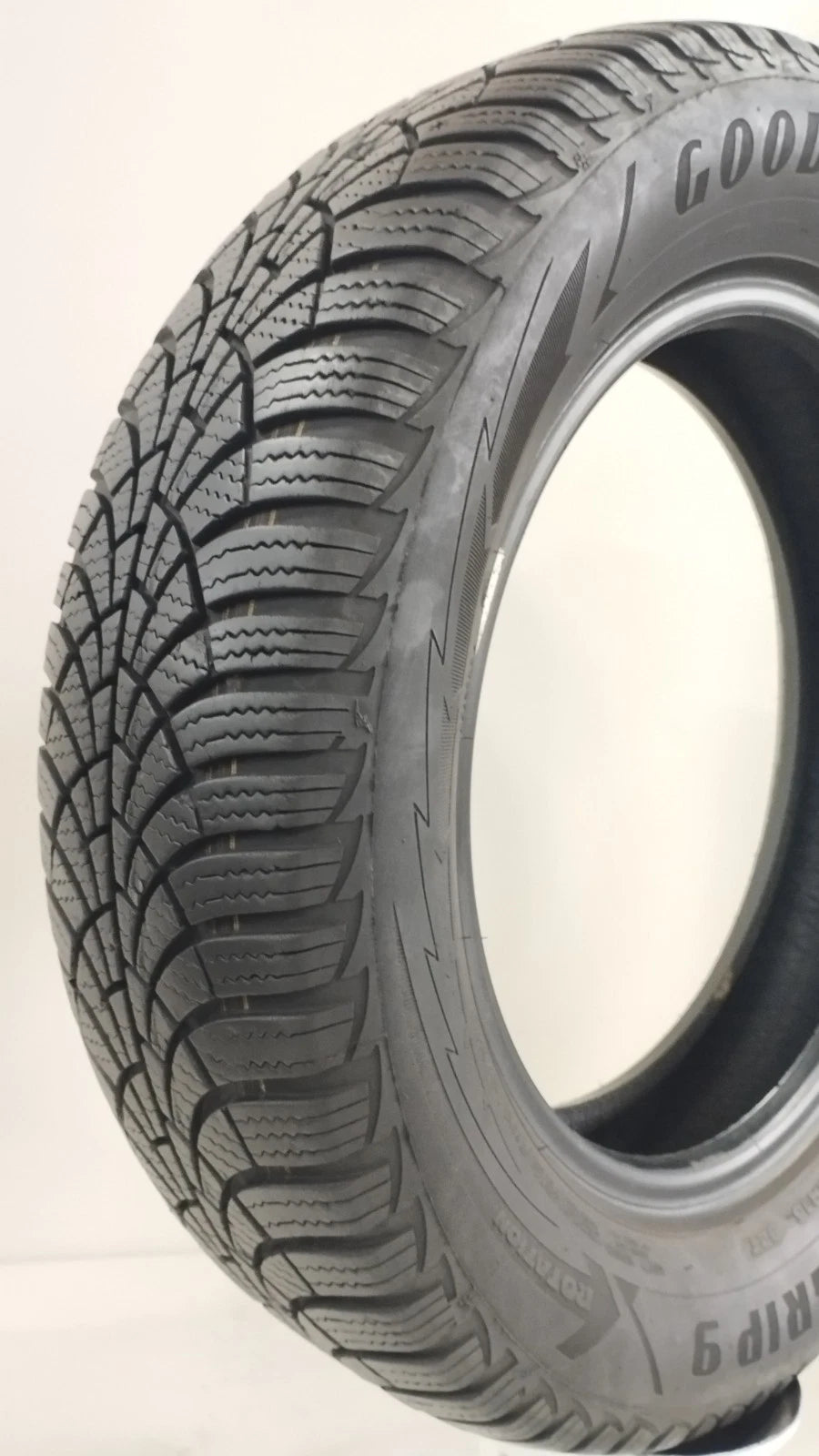 Goodyear 185/65 r15 ultragrip 9+ art. X236