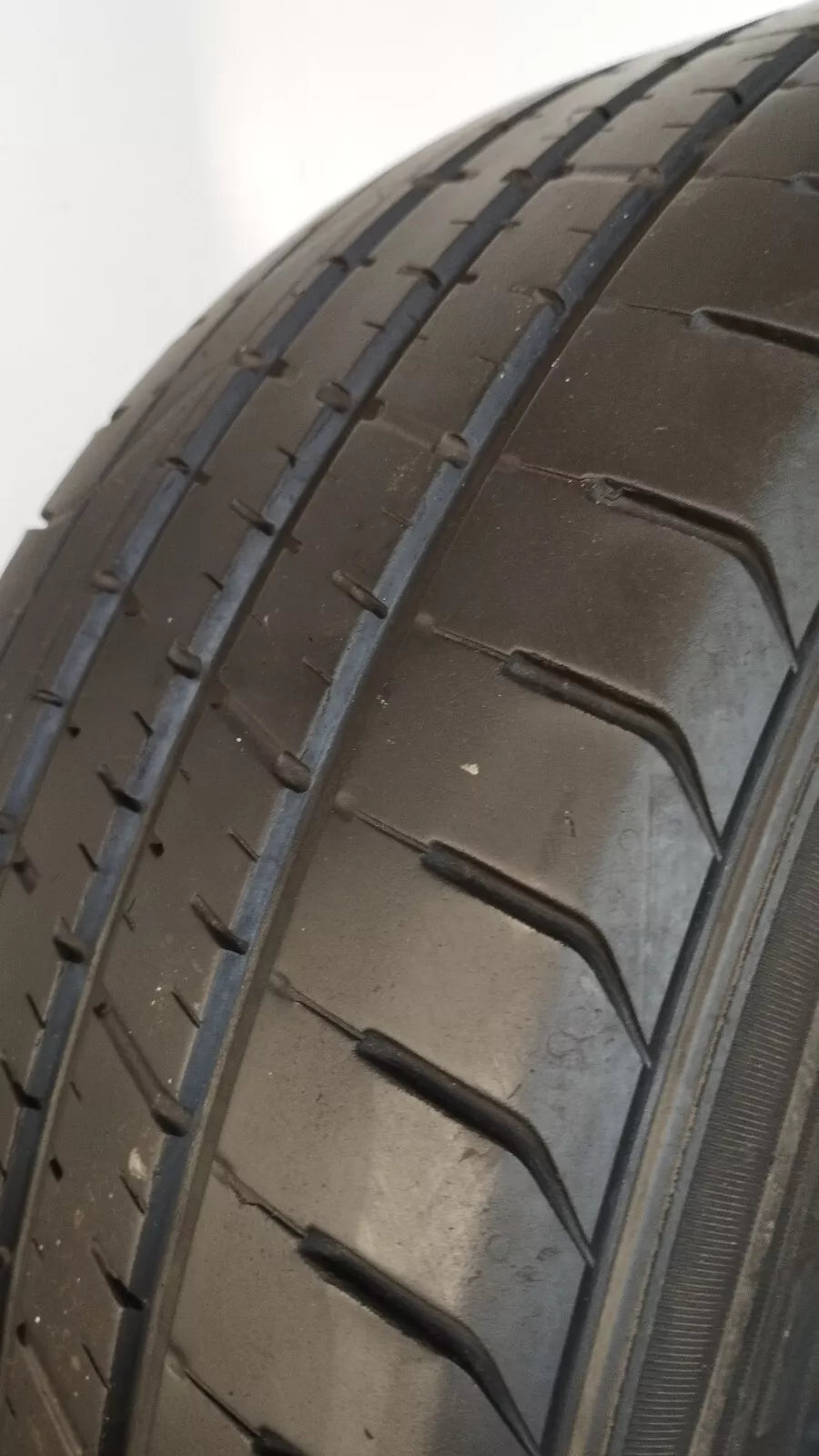 Pirelli 245/45 r18 pzero art. Y734