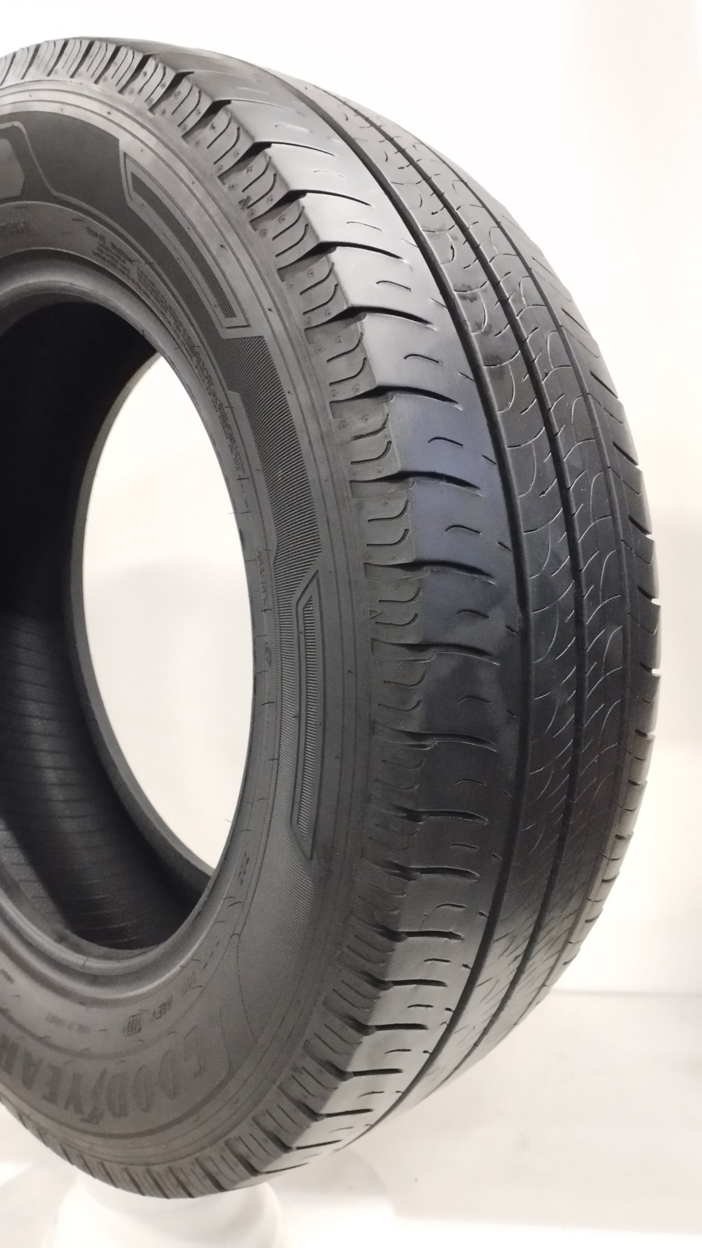 goodyear 215/65 r16 efficient grip cargo cod.g7