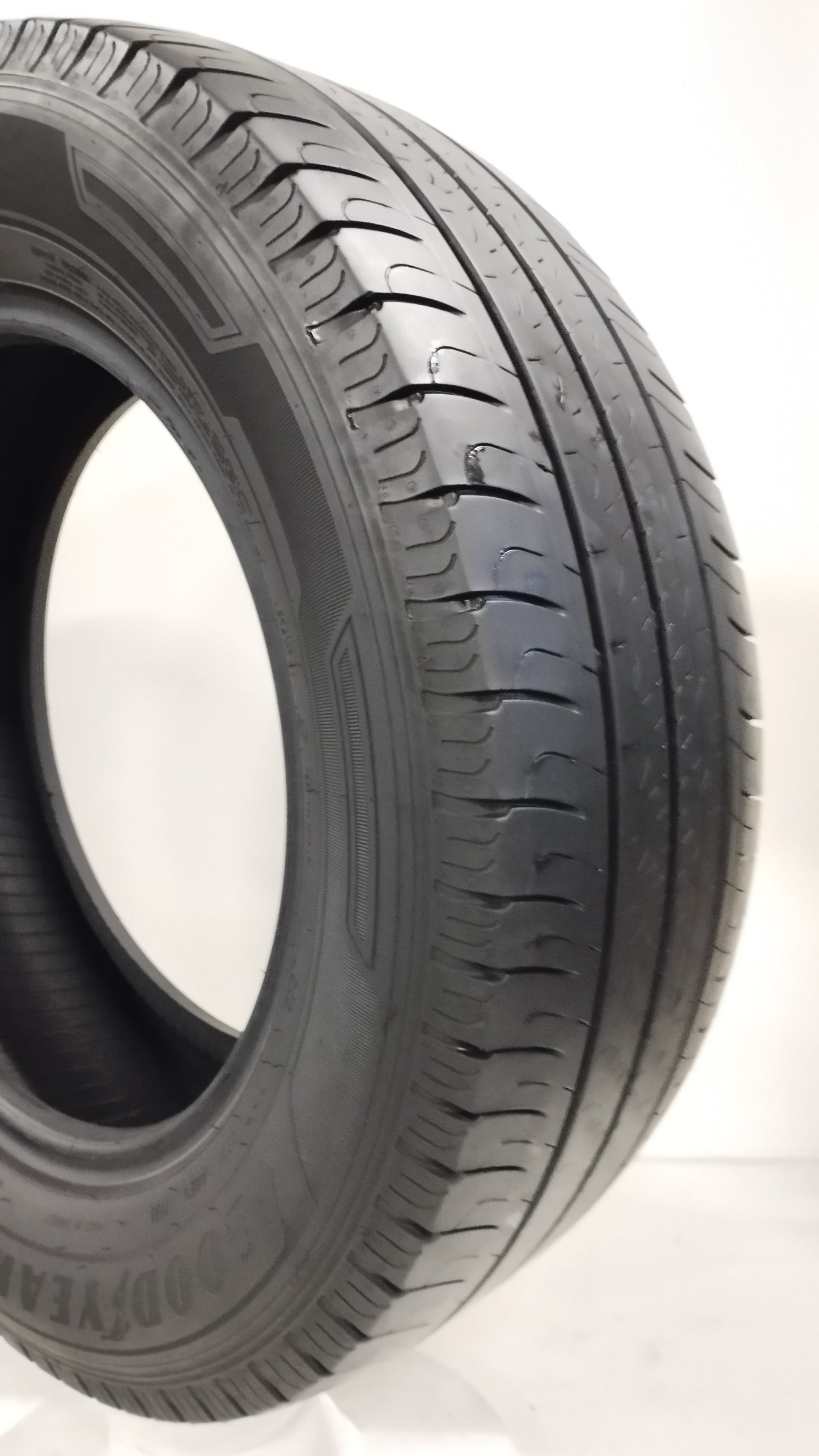 goodyear 215/65 r16 efficient grip cargo cod.g8