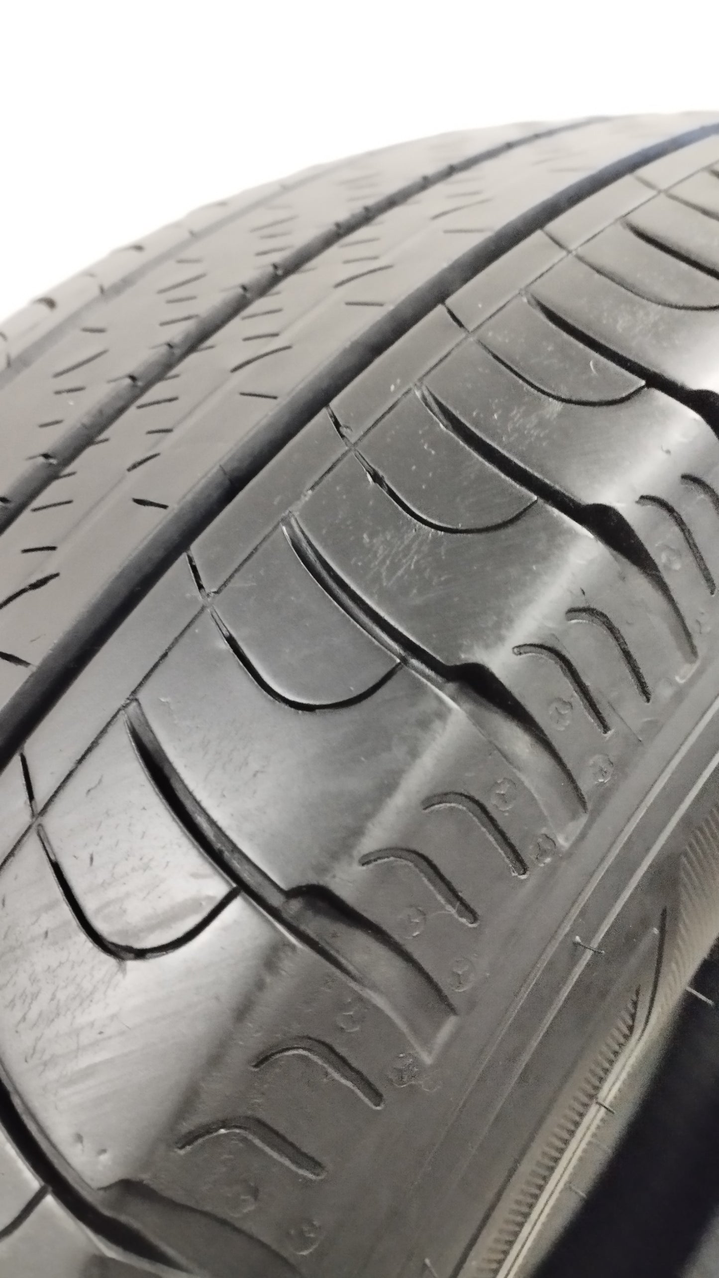 goodyear 215/65 r16 efficient grip cargo cod.g8