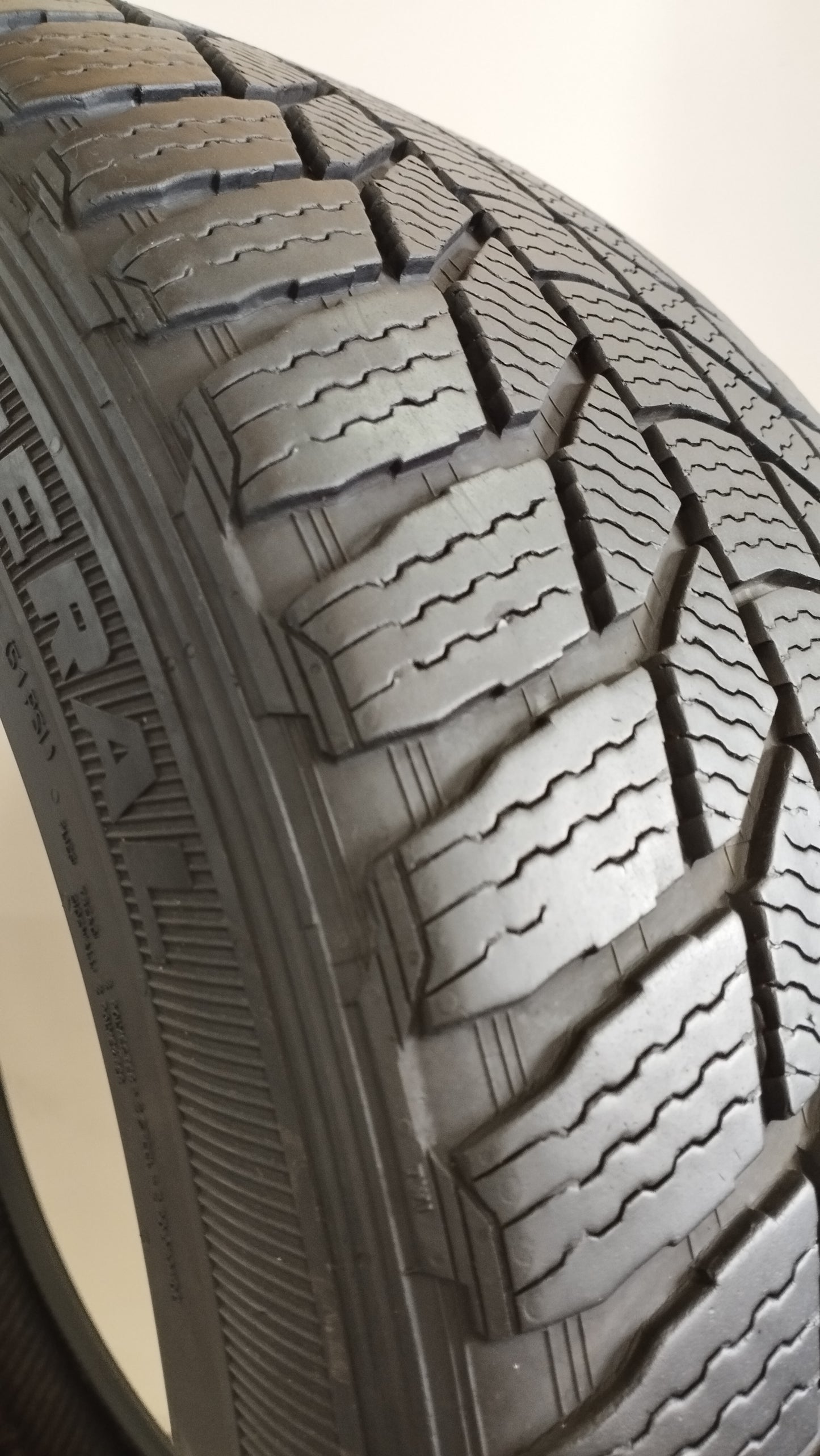 general 235/45 r20 snow grabber plus X758