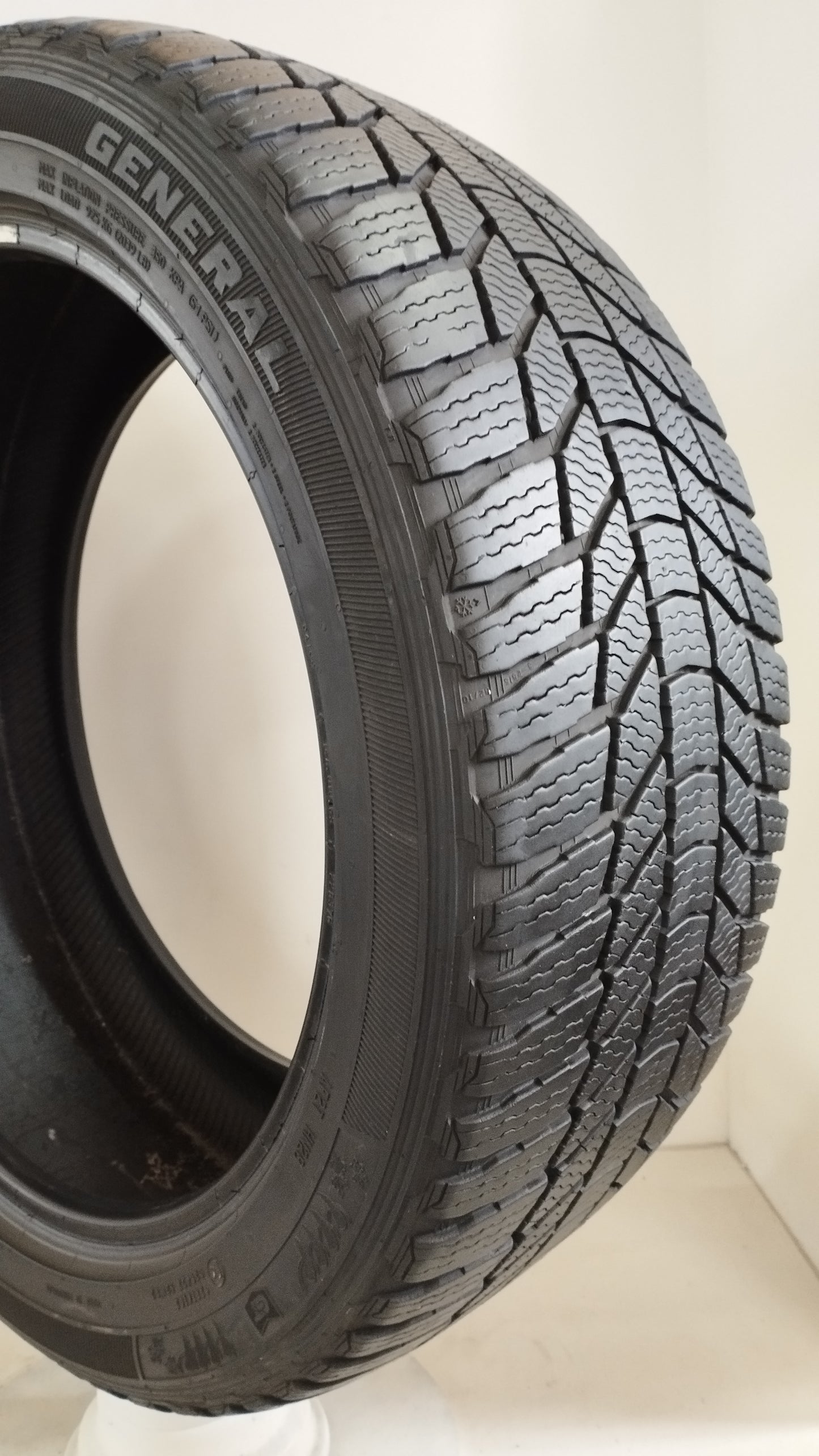 general 235/45 r20 snow grabber plus X758