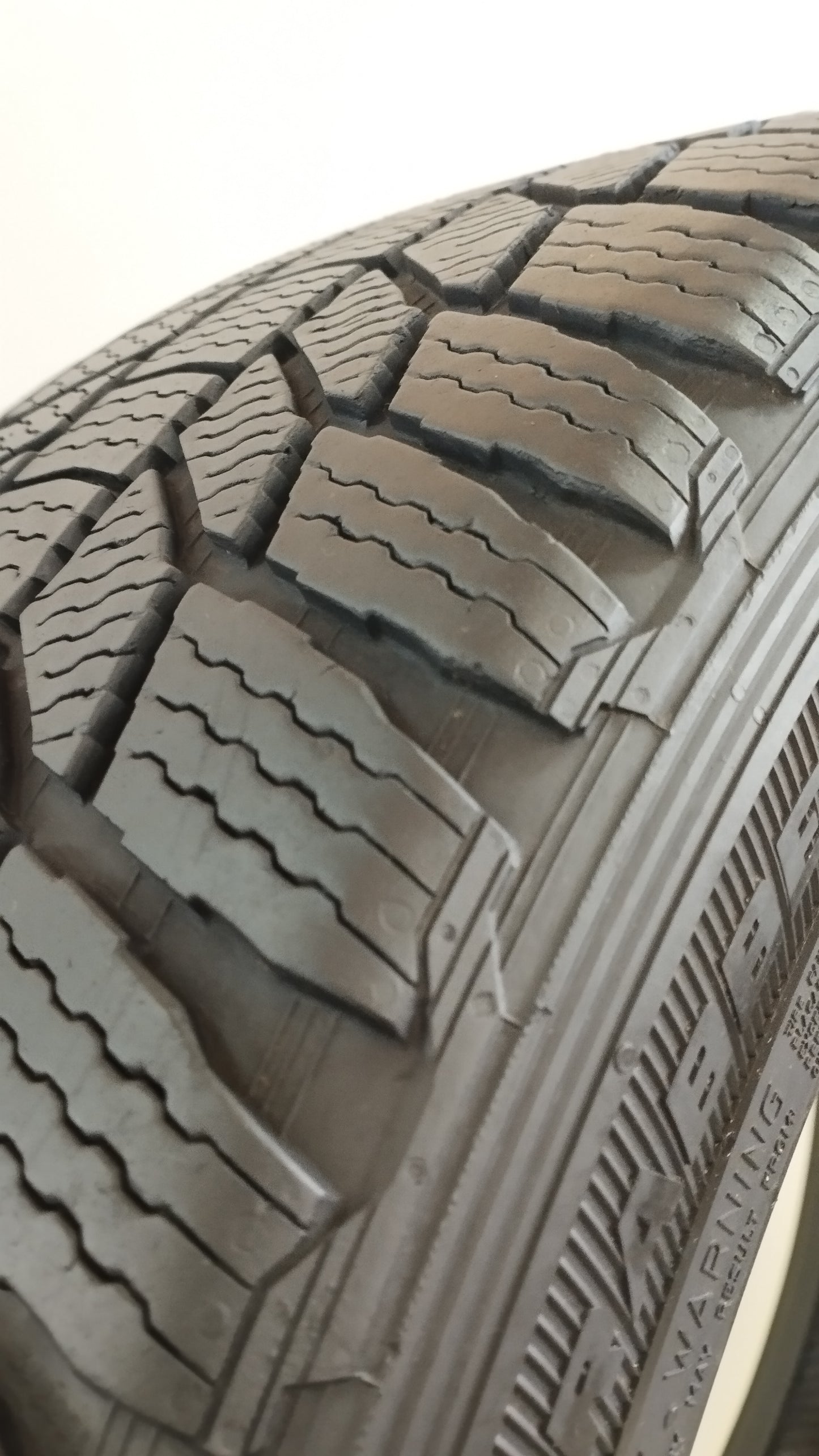 general 235/45 r20 snow grabber plus X758