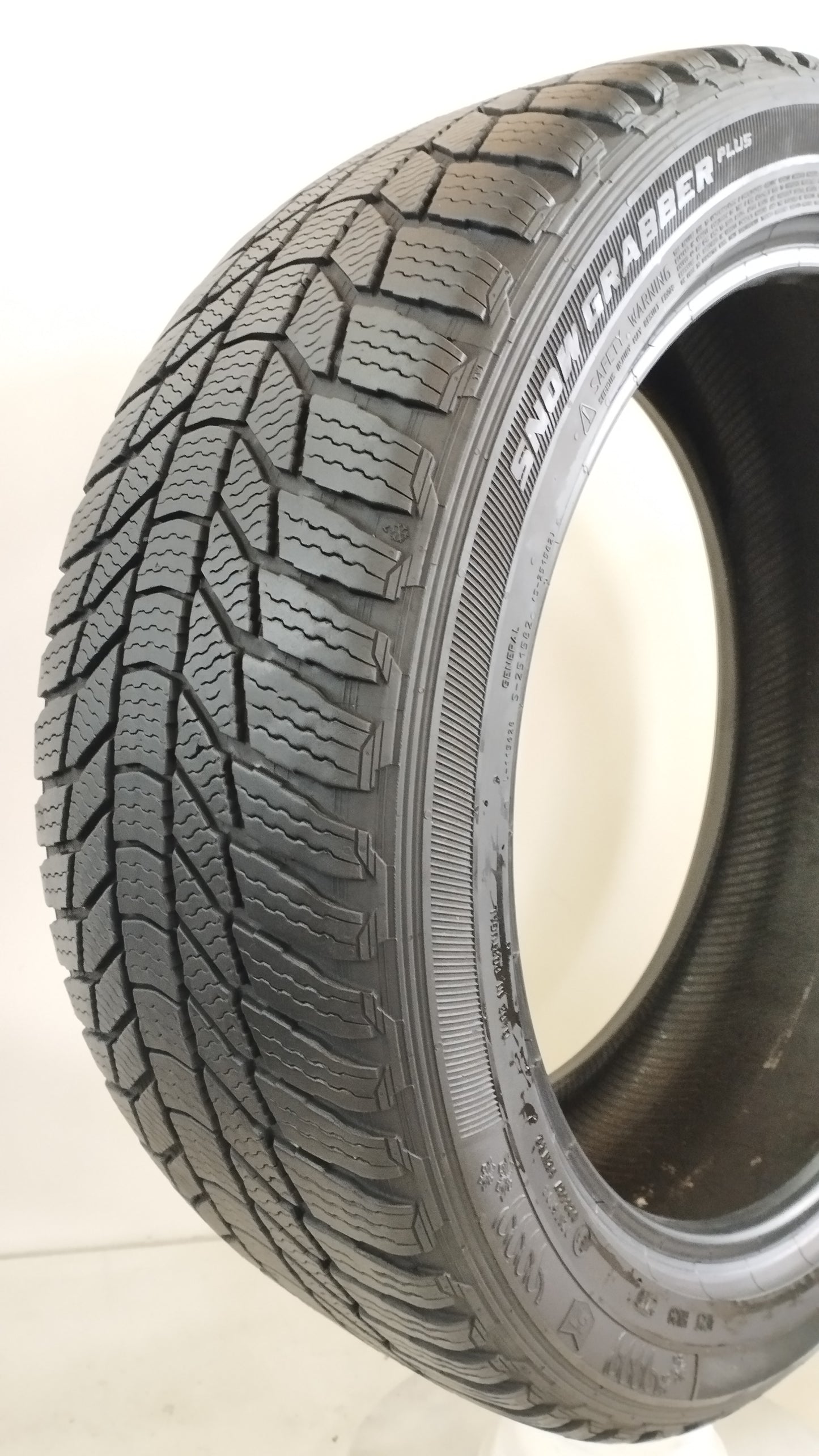 general 235/45 r20 snow grabber plus X758