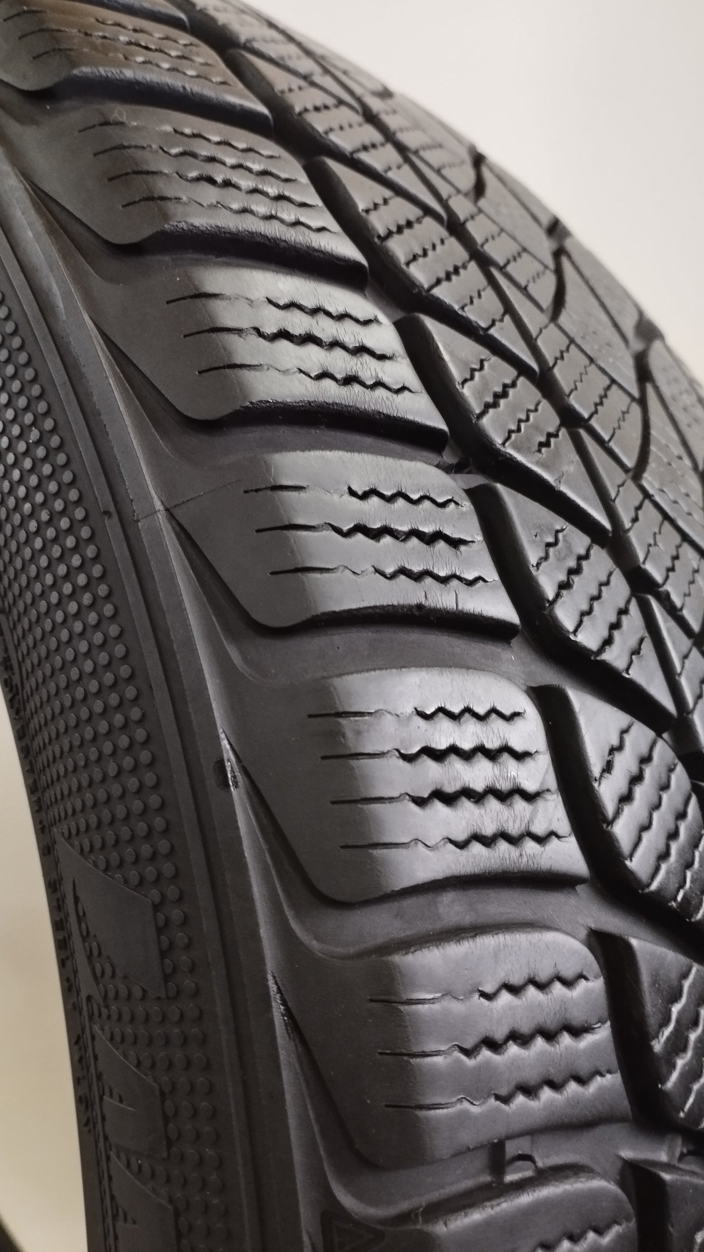 landsail 215/55 r17 winterlander cod. x93