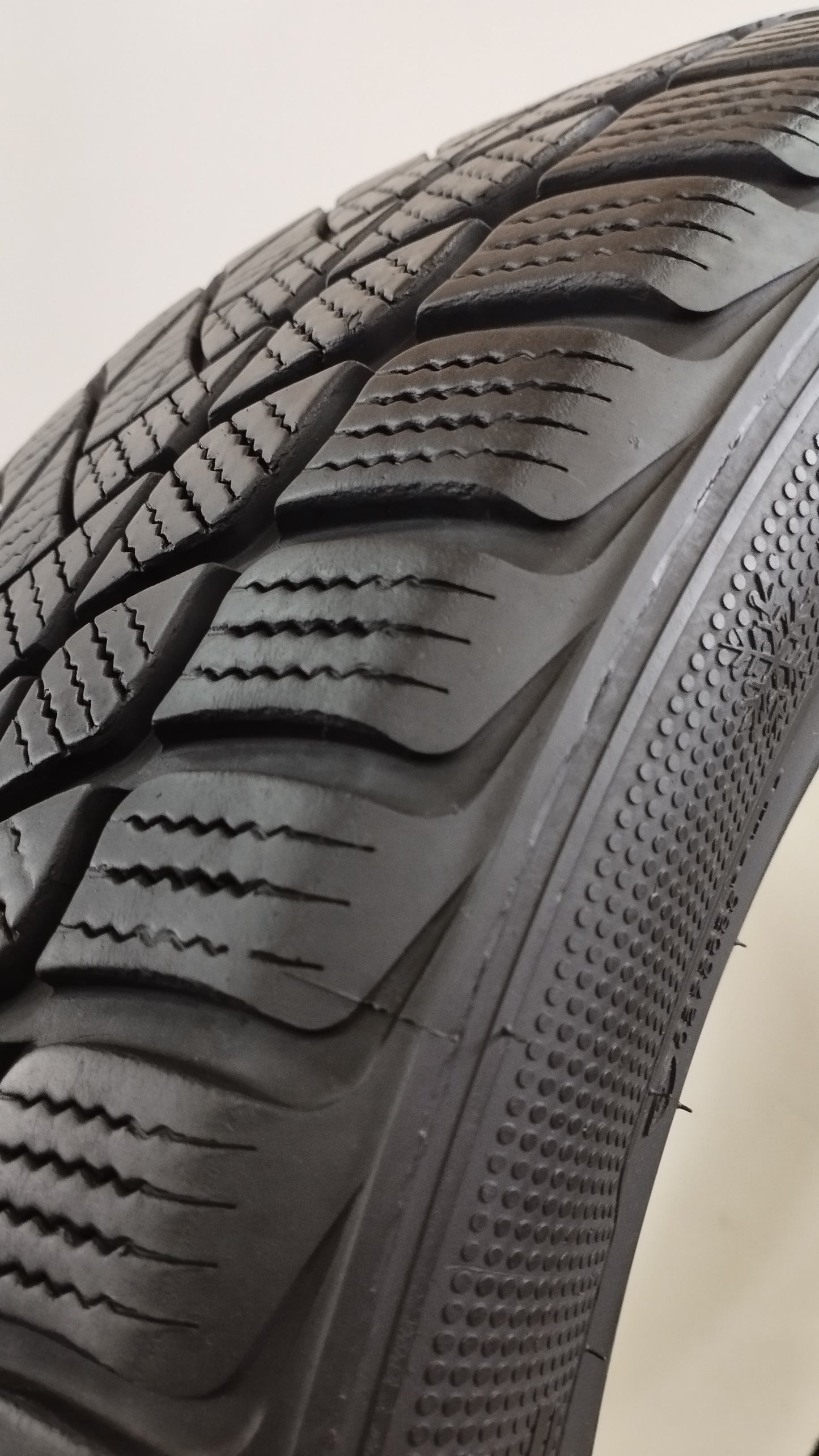 landsail 215/55 r17 winterlander cod. x93