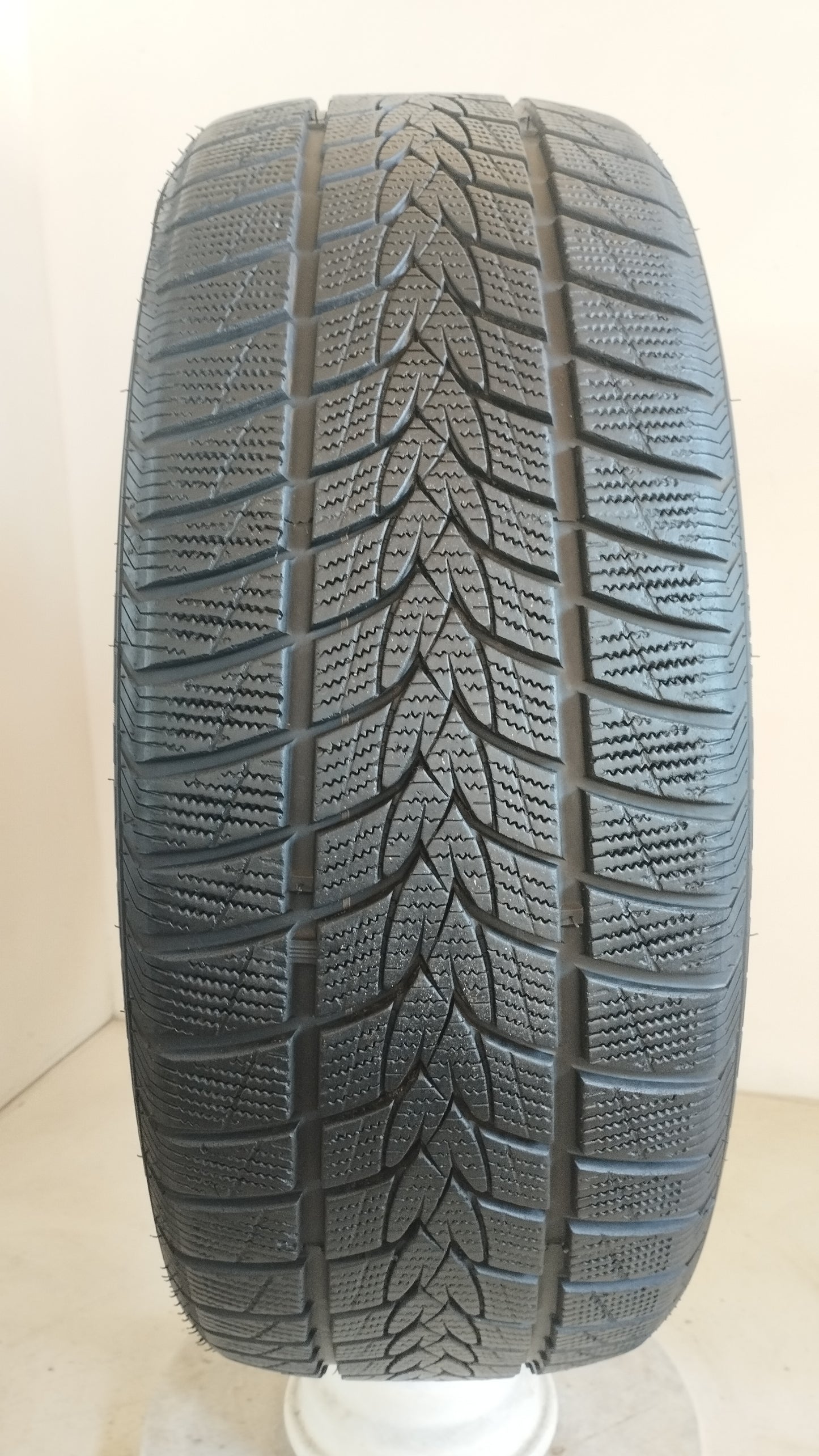 minerva 215/45 r18 frost track uhp cod. XX109