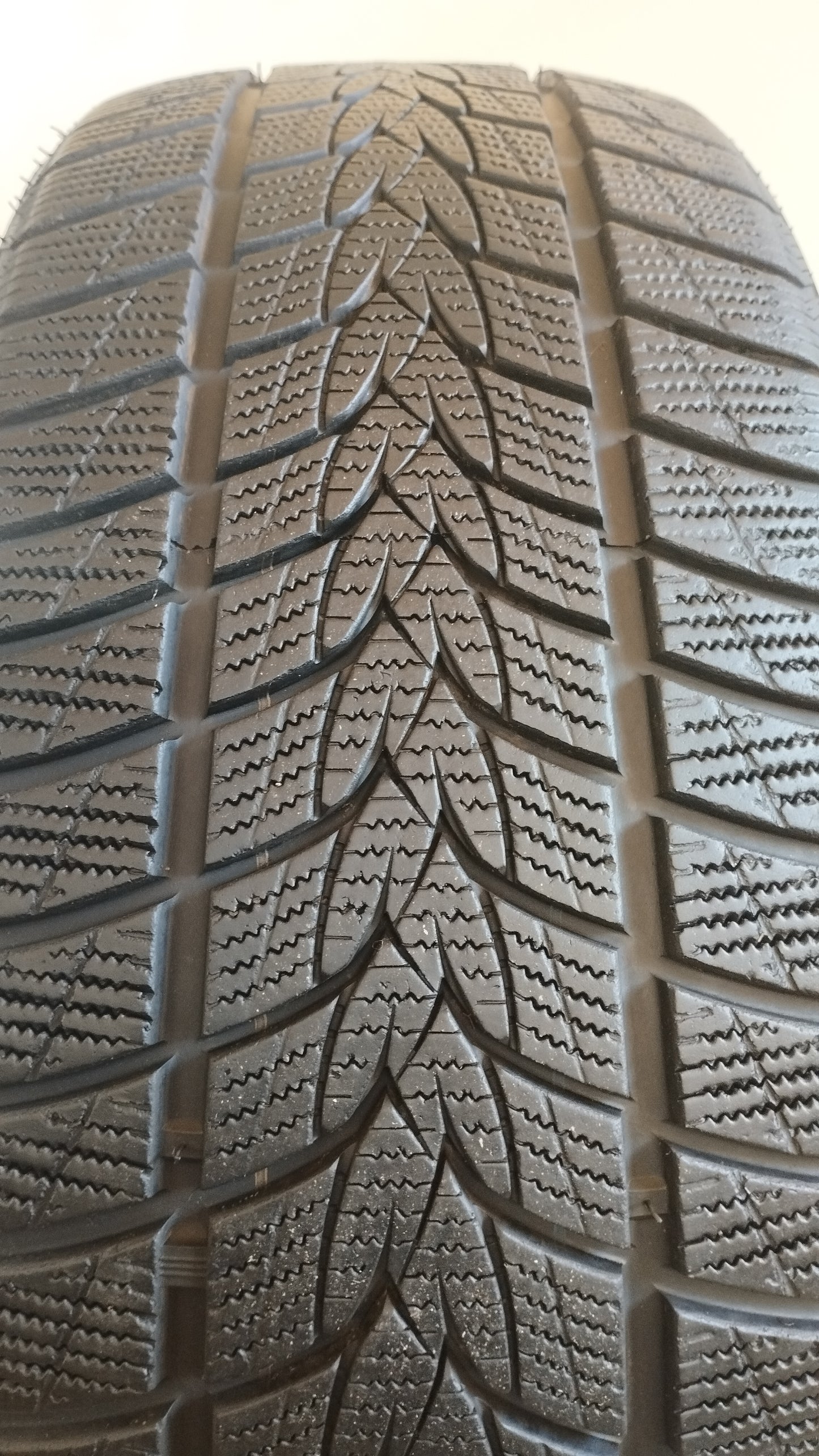minerva 215/45 r18 frost track uhp cod. XX109