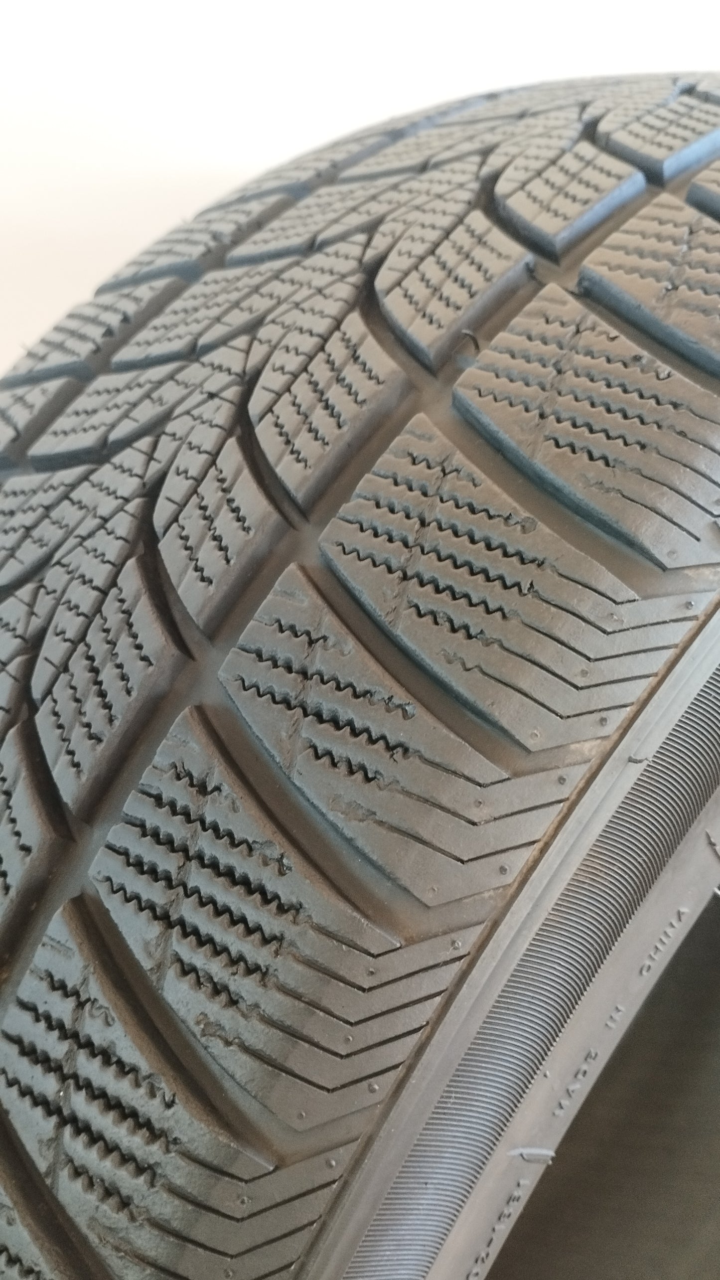 minerva 215/45 r18 frost track uhp cod. XX109