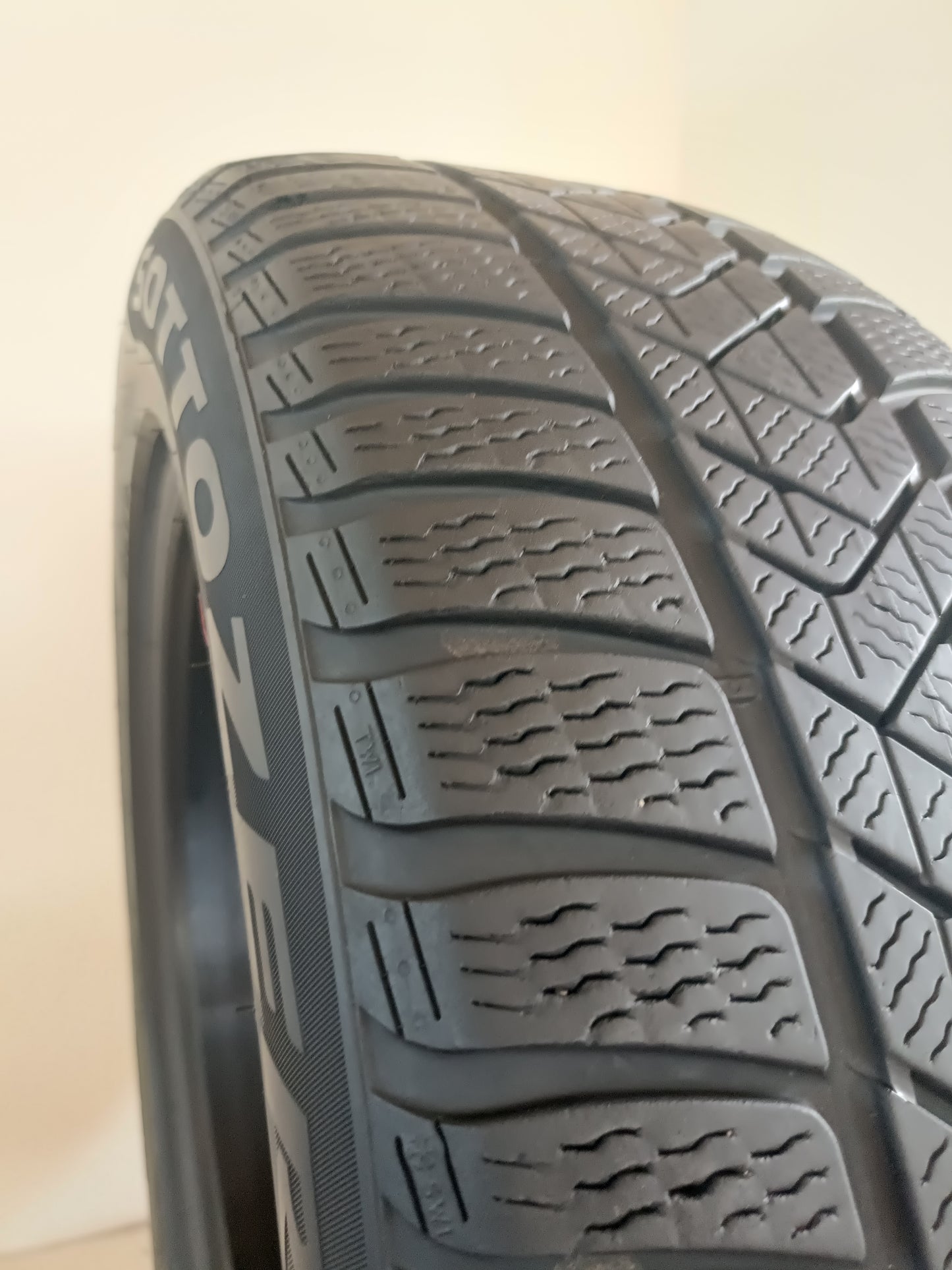 pirelli 225/55 r17 sottozero 3 cod. XX110