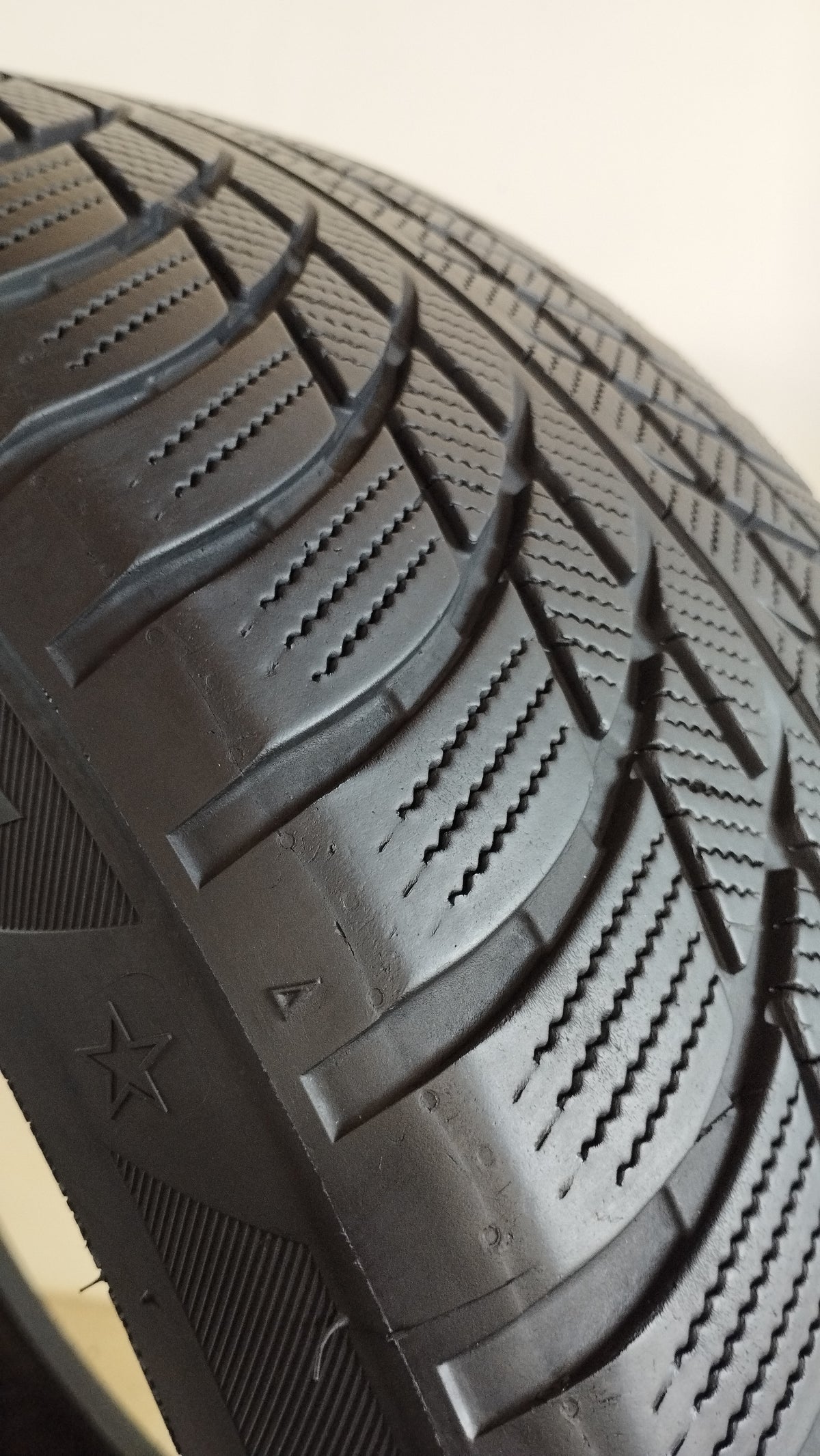 bridgestone lm001 blizzak 225/50 r18 runflat (5.0 mm) cod. XX157