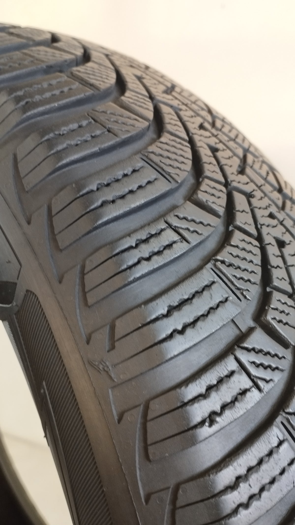goodyear ultragrip 9+ 195/65 r15 (5.0 mm) cod. XX187