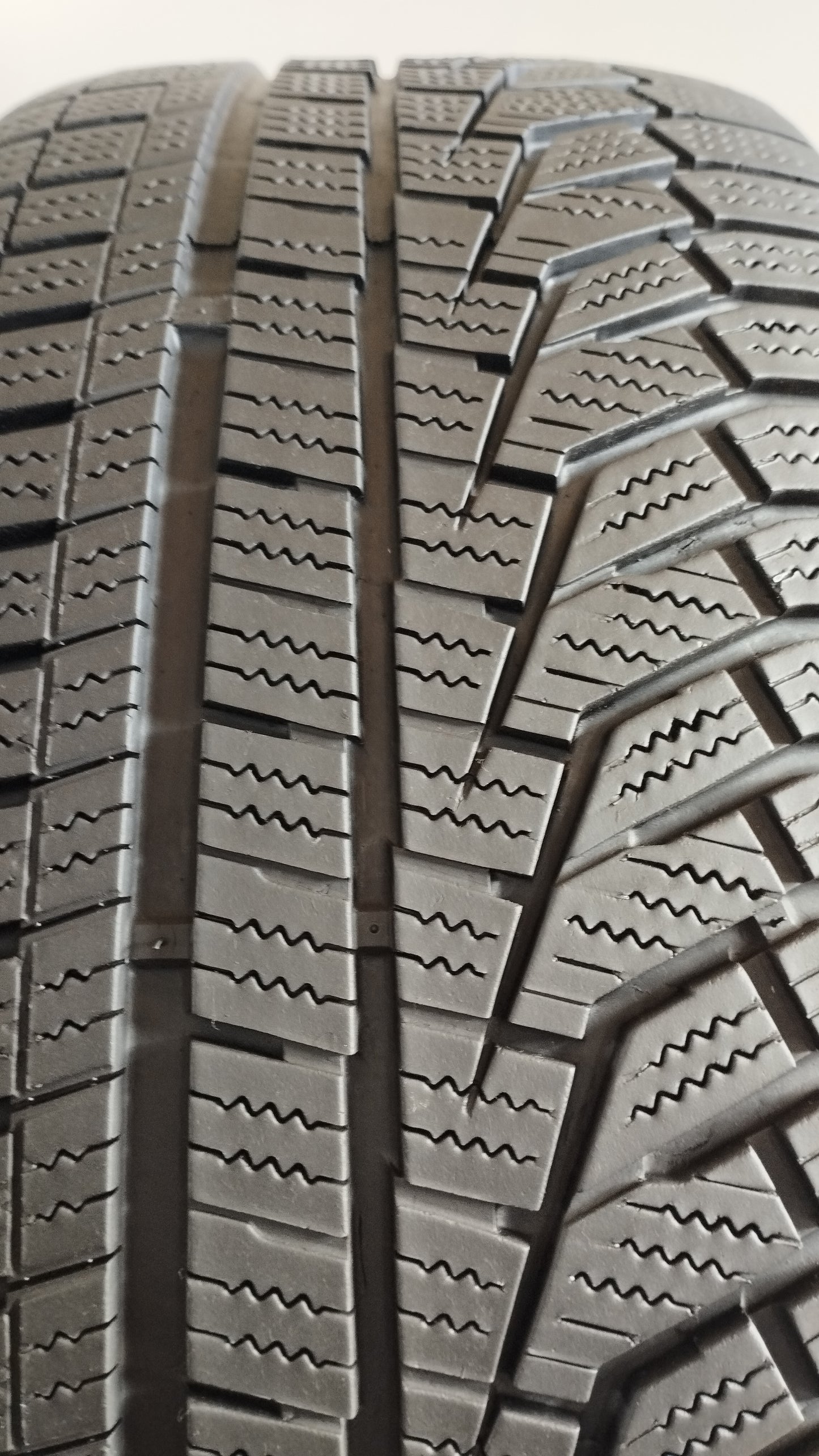 hankook 215/45r16 winter icept evo2 Art. XX18