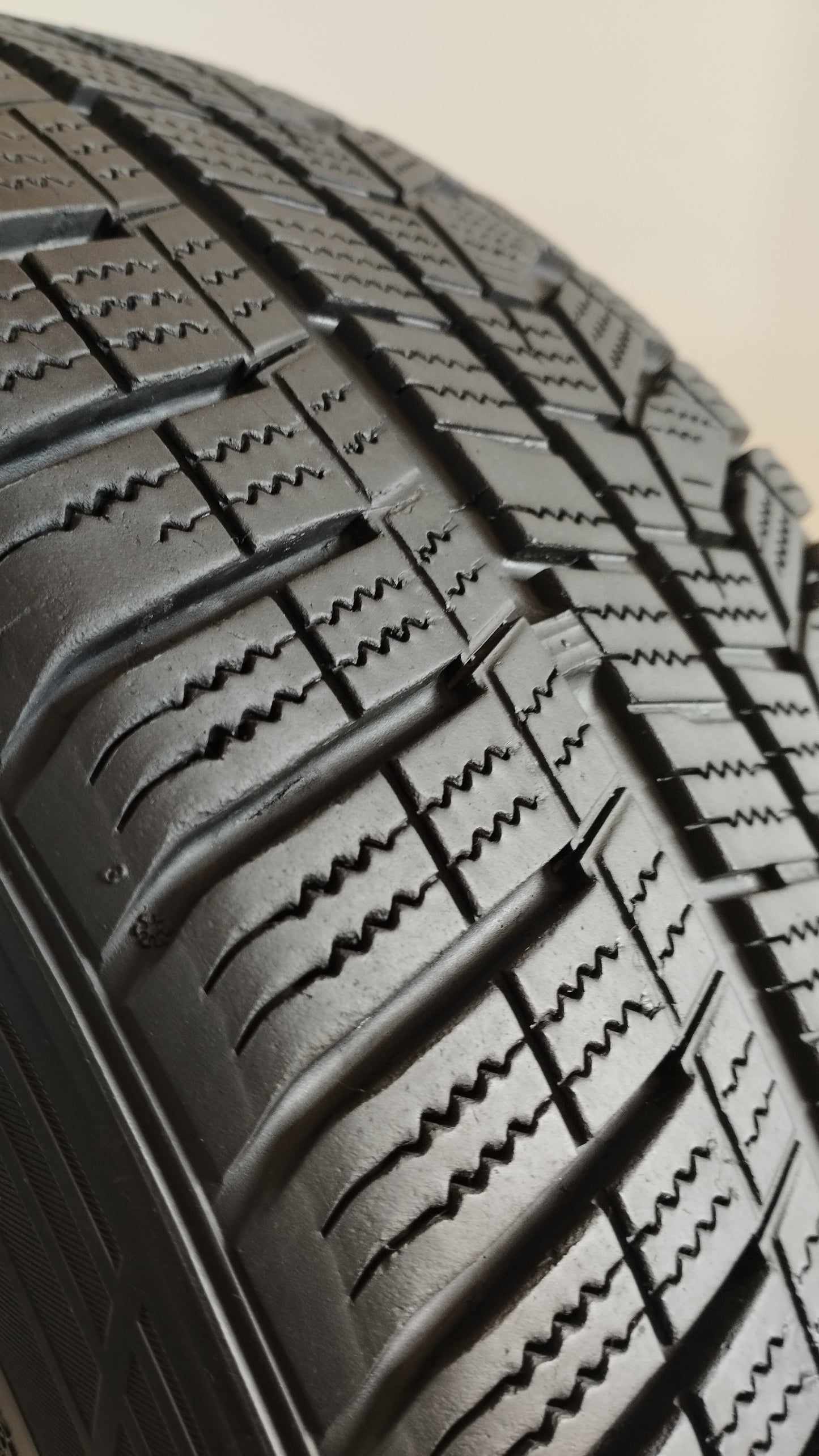 hankook 215/45r16 winter icept evo2 Art. XX18