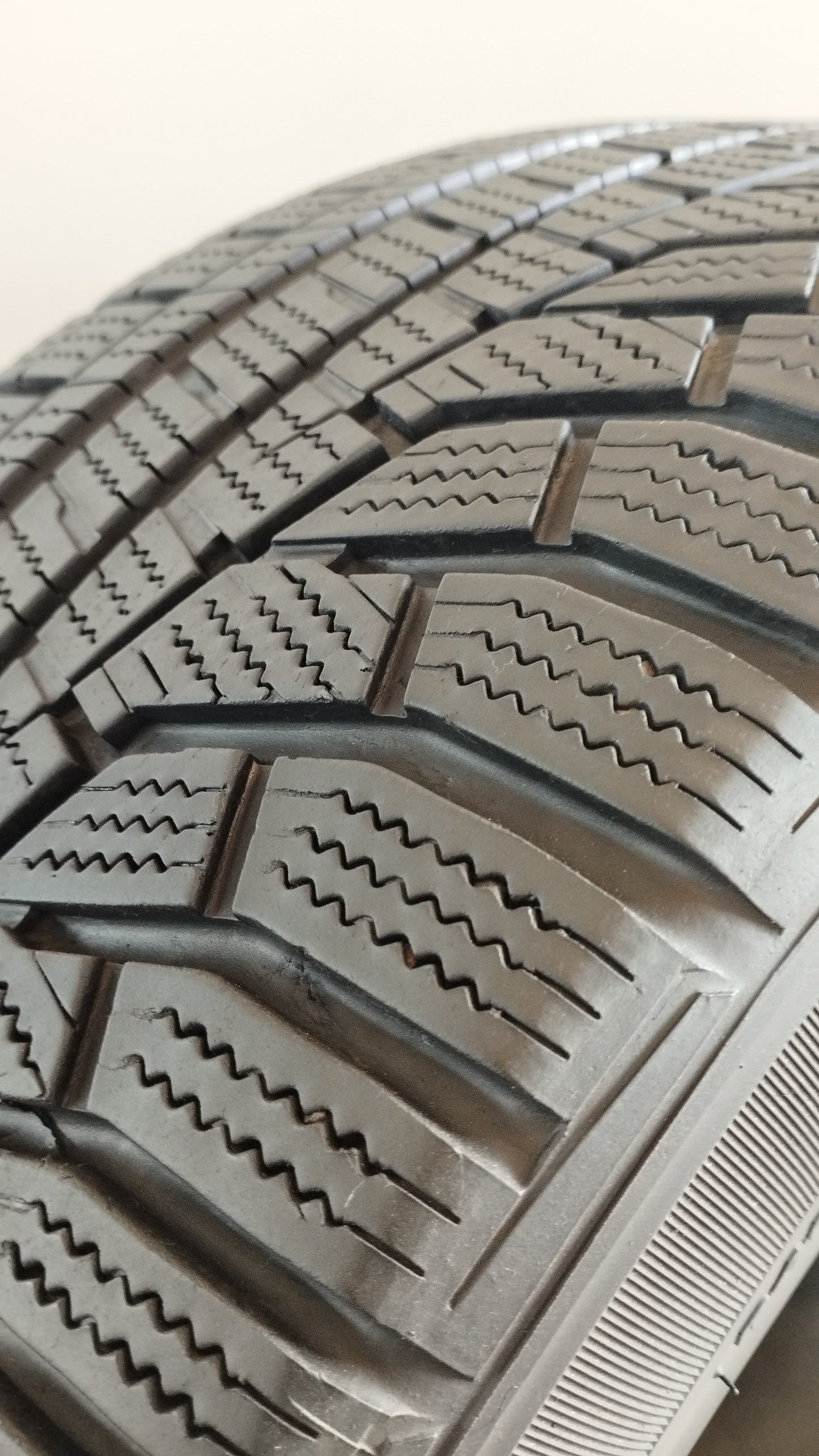 hankook 215/45r16 winter icept evo2 Art. XX18