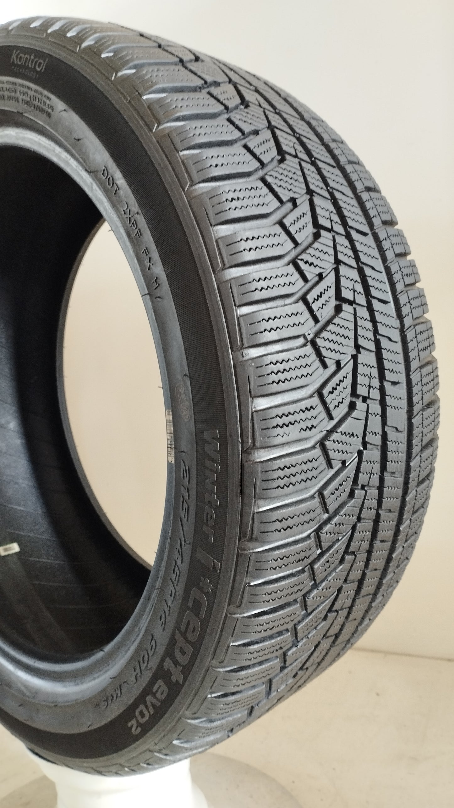 hankook 215/45 r16 wintericept evo2 cod.XX19