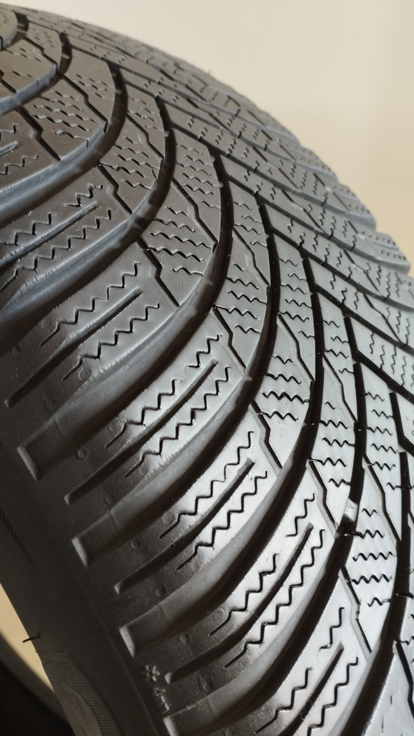 Firestone 235/55 r18 winterhawk 4 art. XX21