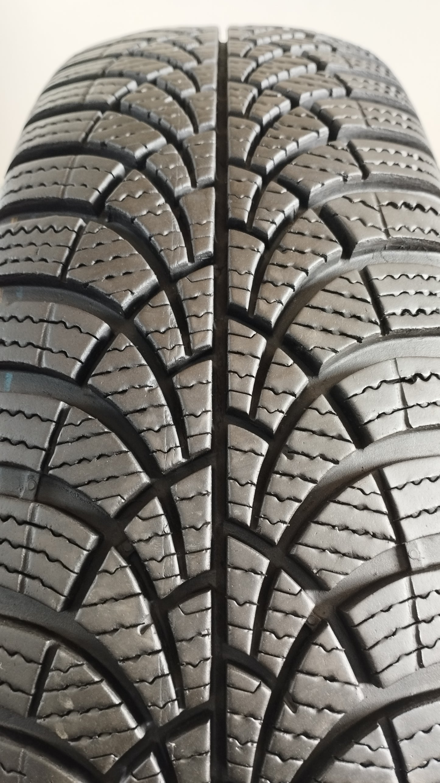 goodyear 175/65 r15 ultragrip Art. XX29