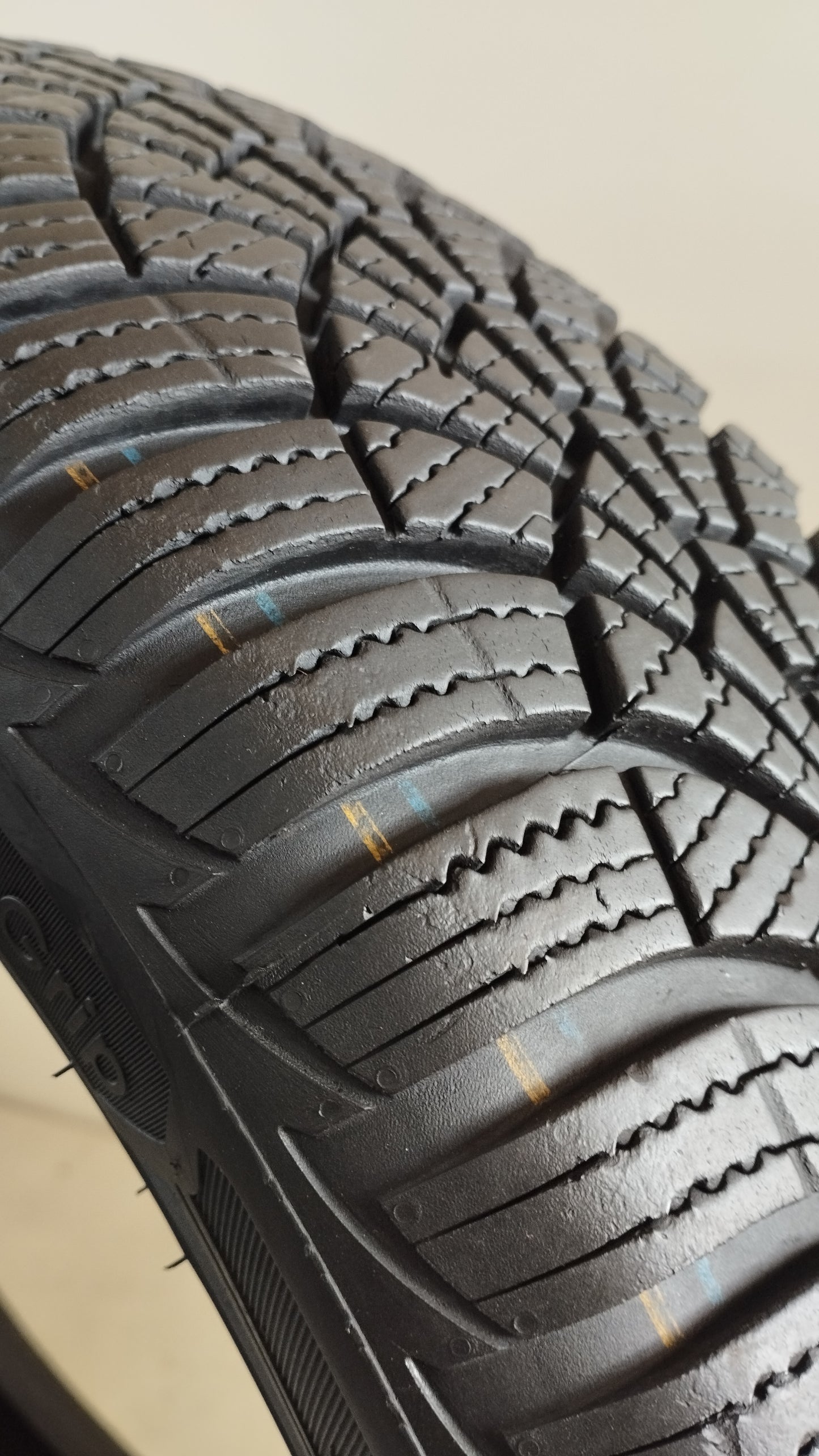 goodyear 175/65 r15 ultragrip Art. XX29