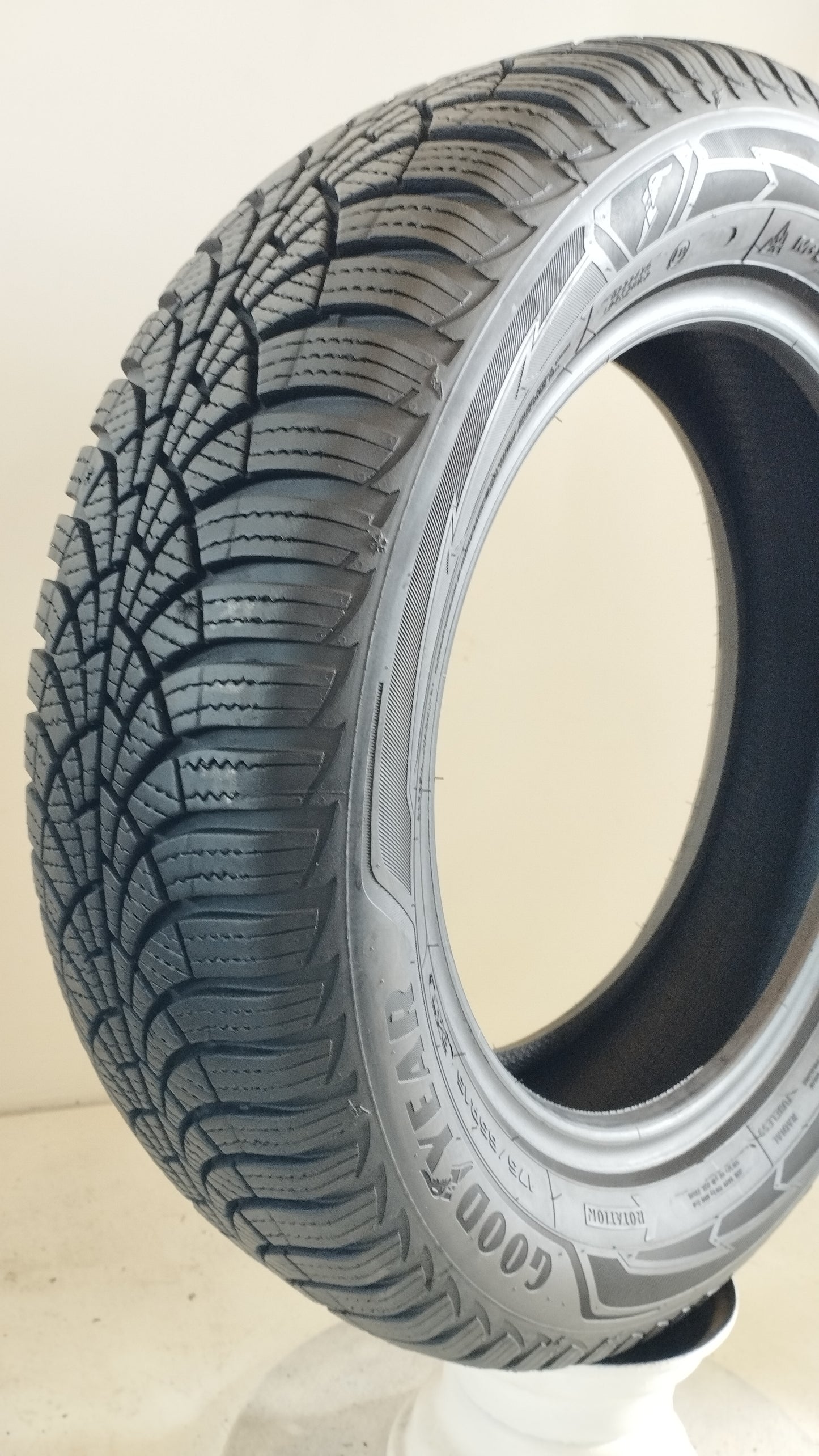 goodyear 175/65 r15 ultragrip Art. XX29