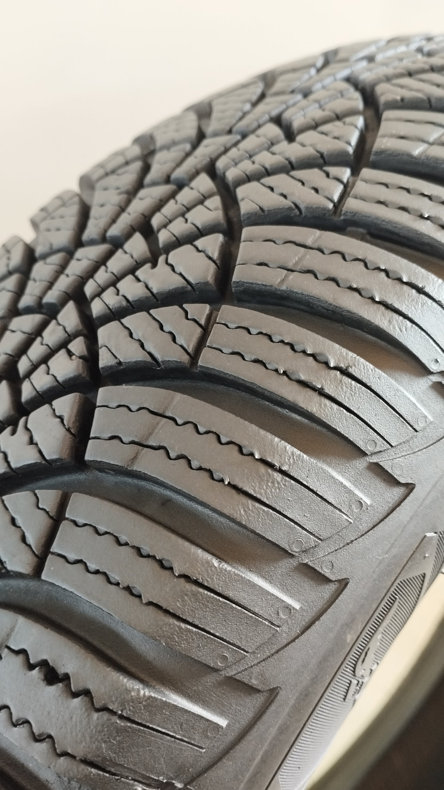 goodyear 175/65 r15 ultragrip Art. XX29