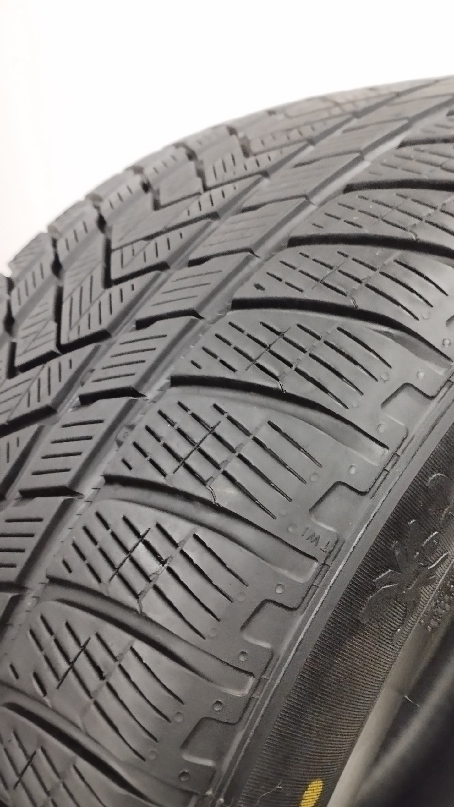pirelli 305/40r20 scorpion winter Art. XX2