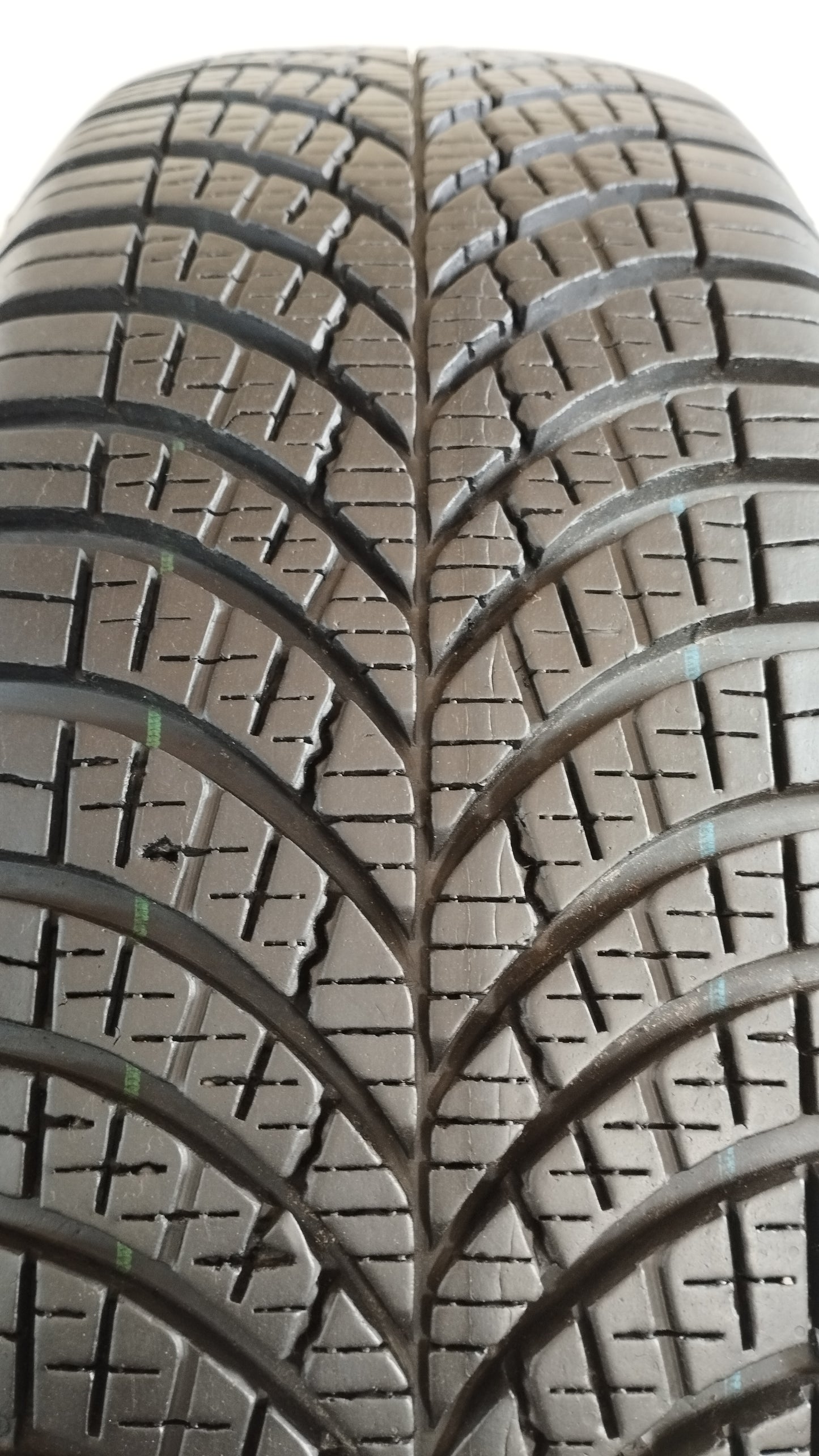 goodyear 185/65 r15 vector 4 season cod.Y61