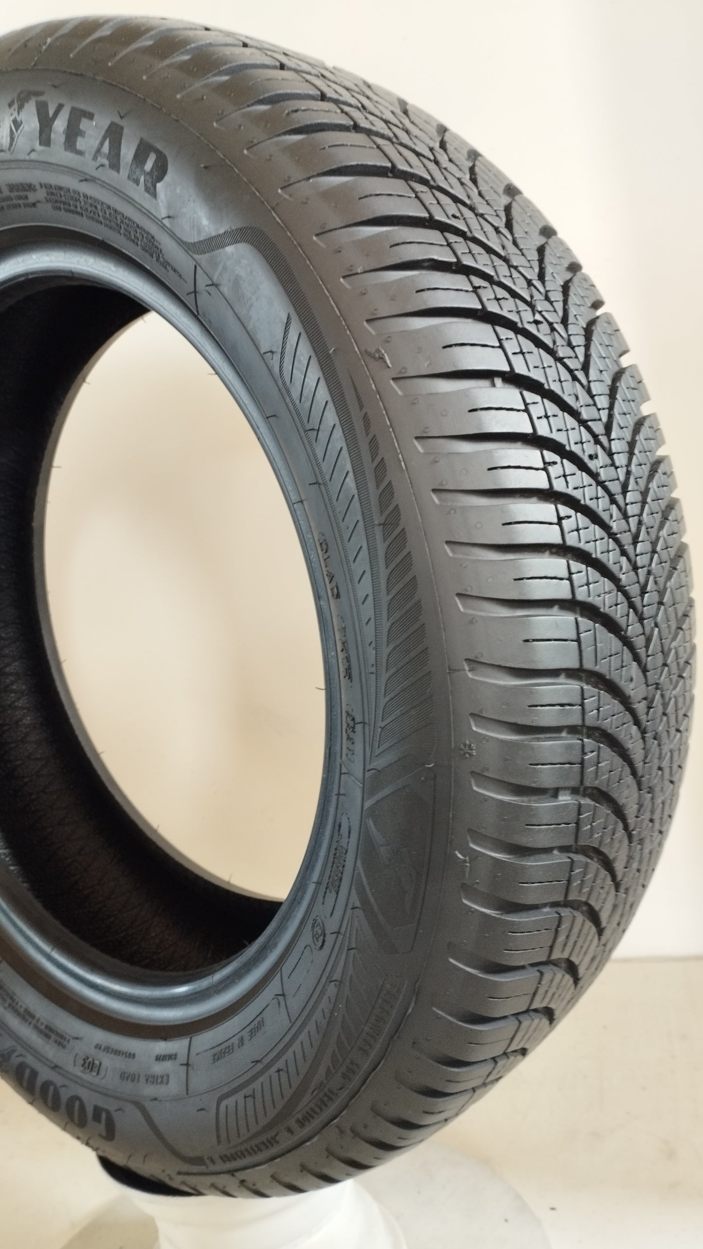 goodyear 185/65 r15 vector 4 season cod.Y61